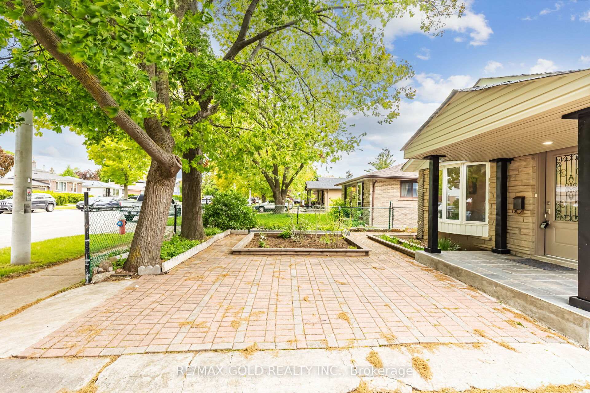 Photo 8 of 86 Rutherford Road N, Brampton, Madoc — HOMEH