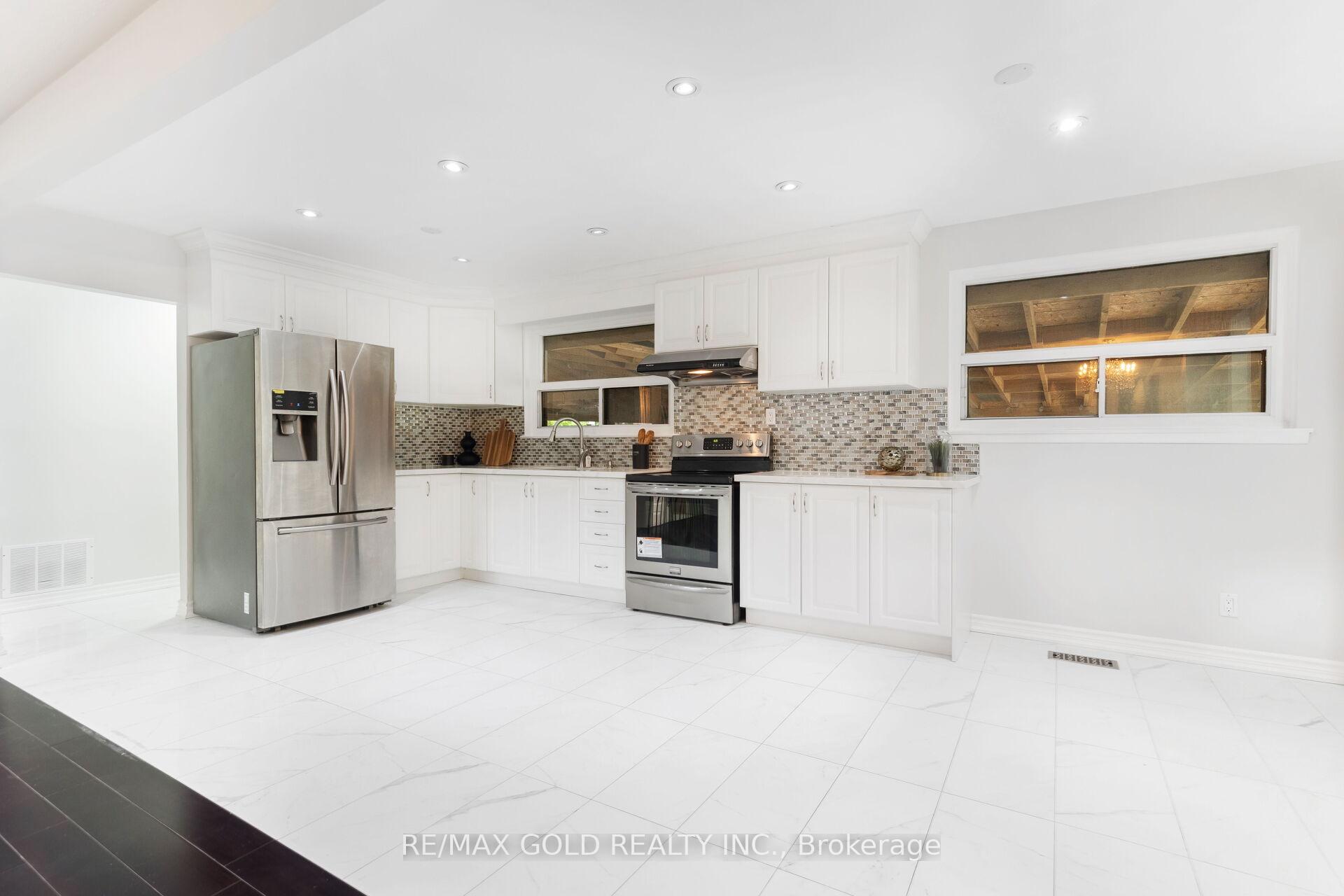 Photo 2 of 86 Rutherford Road N, Brampton, Madoc — HOMEH