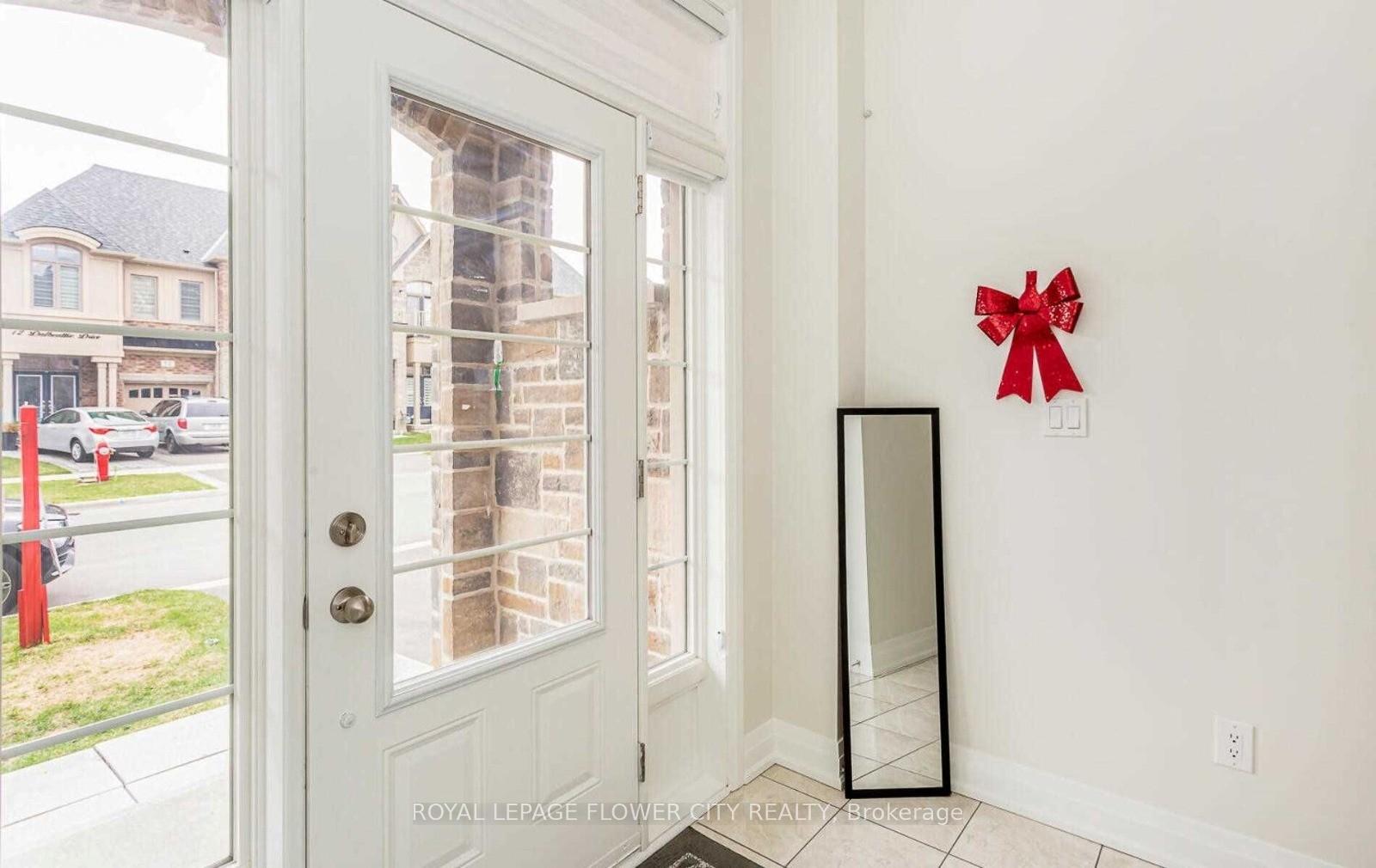 Photo 5 of 11 Dalbeattie Drive, Brampton, Bram West — HOMEH