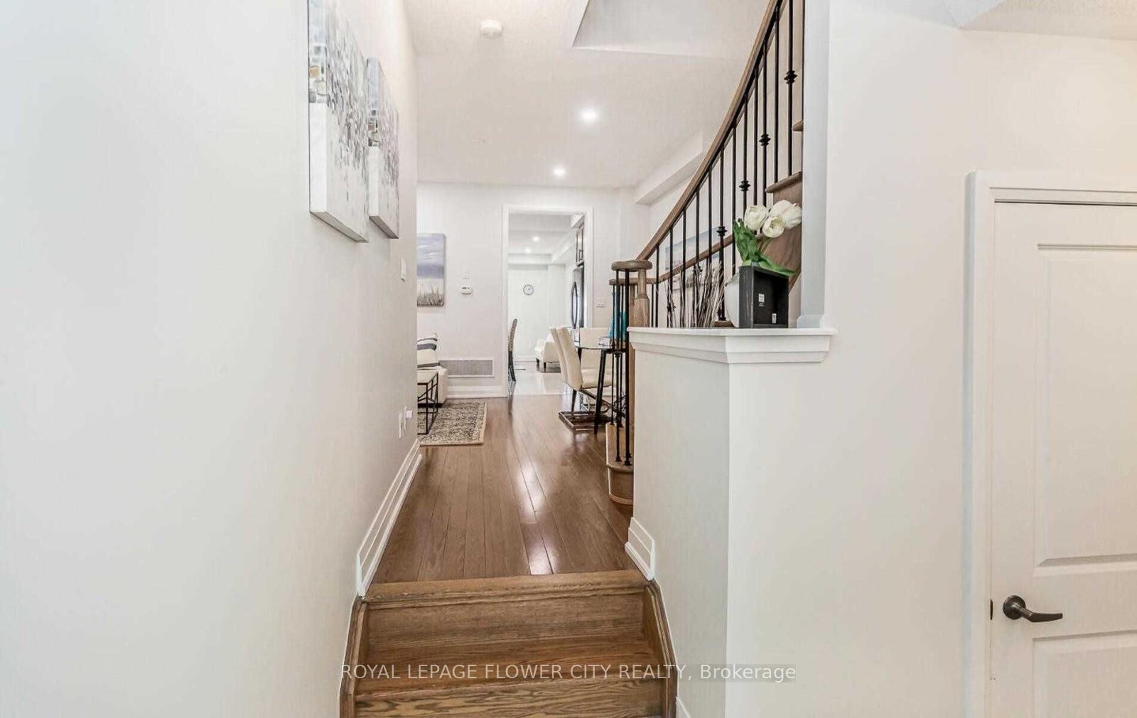 Photo 6 of 11 Dalbeattie Drive, Brampton, Bram West — HOMEH