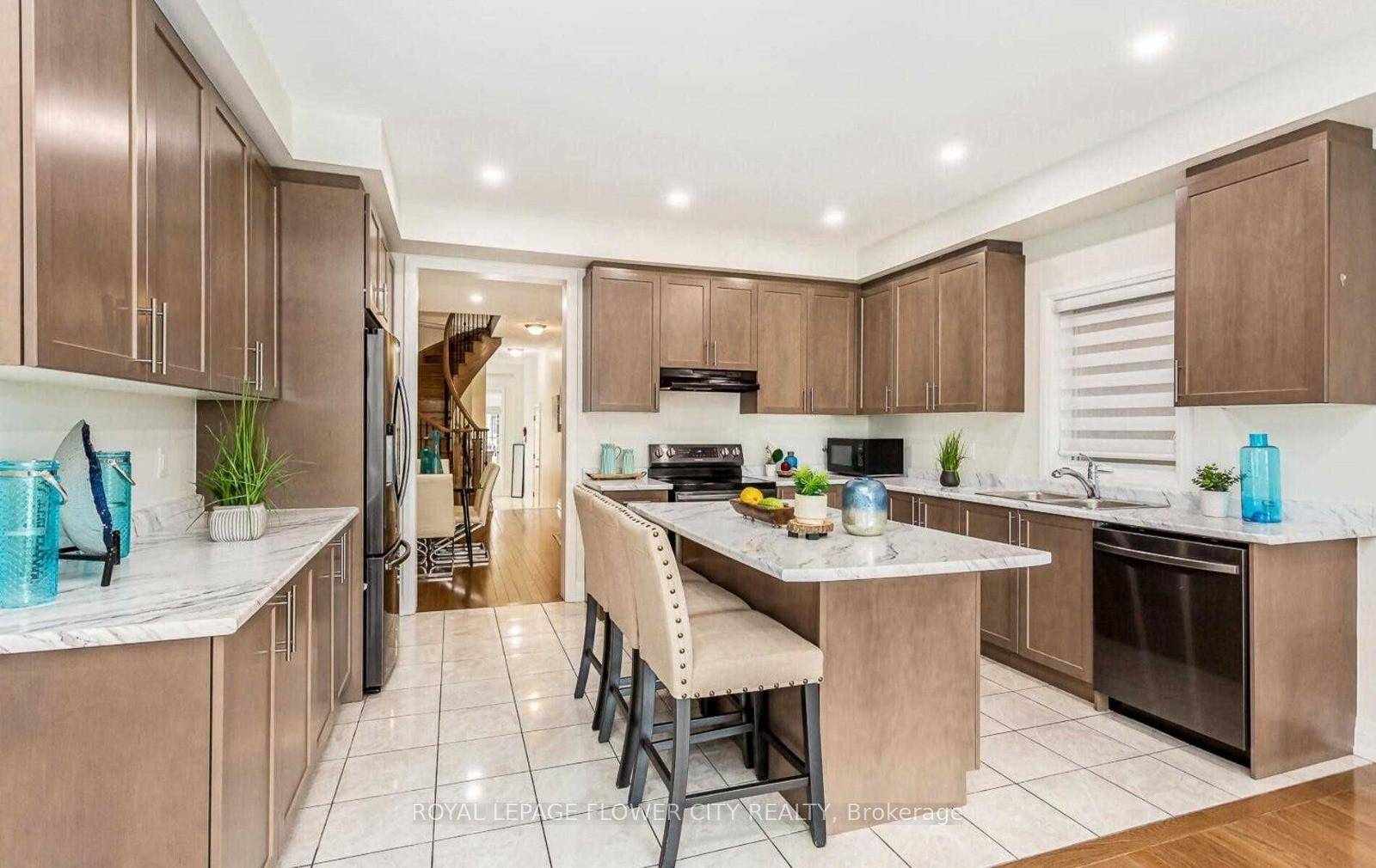 Photo 10 of 11 Dalbeattie Drive, Brampton, Bram West — HOMEH