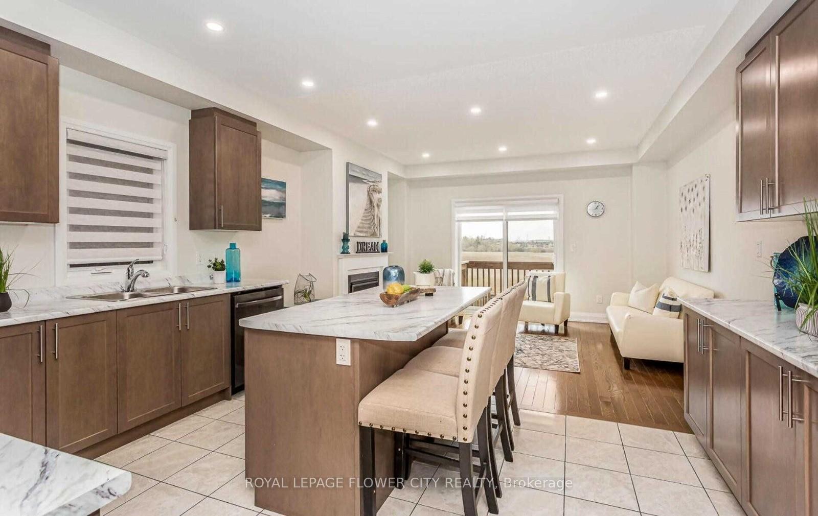 Photo 13 of 11 Dalbeattie Drive, Brampton, Bram West — HOMEH