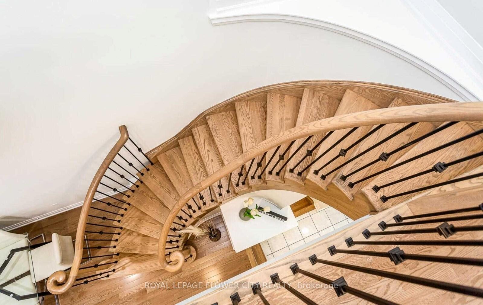 Photo 15 of 11 Dalbeattie Drive, Brampton, Bram West — HOMEH
