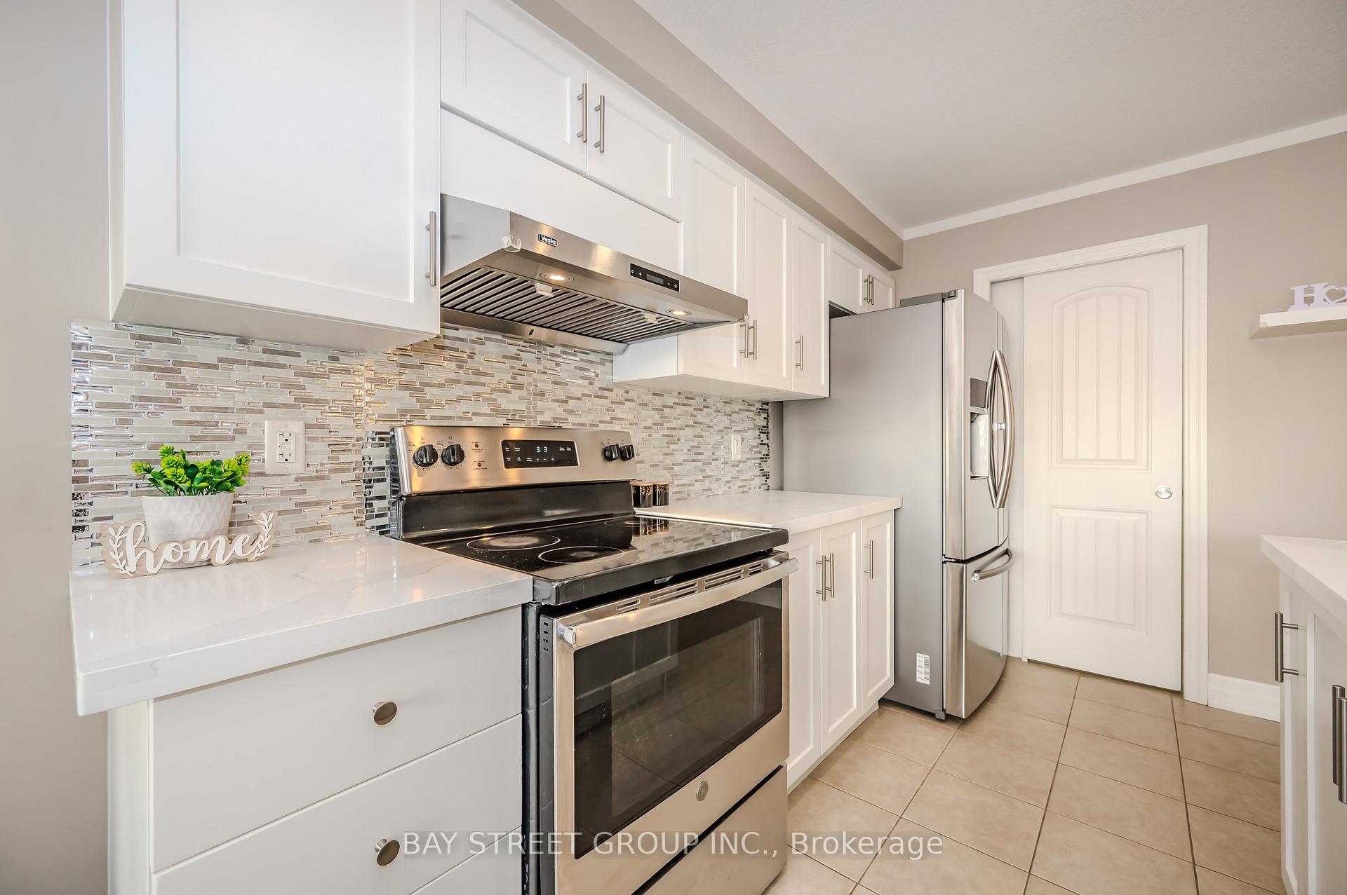 Photo 11 of 30 Samuel Drive, Guelph, Pineridge/Westminster Woods — HOMEH