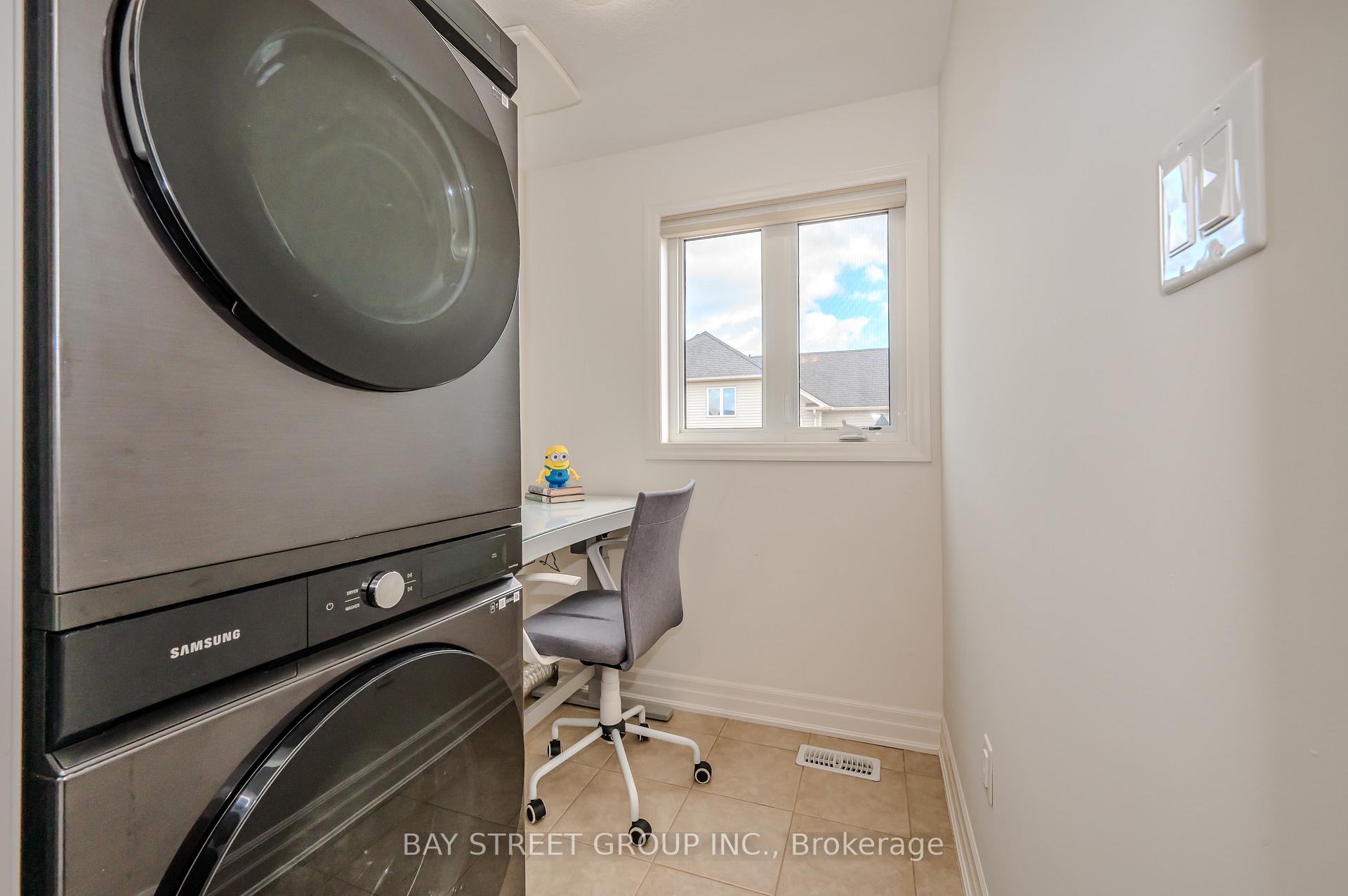 Photo 24 of 30 Samuel Drive, Guelph, Pineridge/Westminster Woods — HOMEH