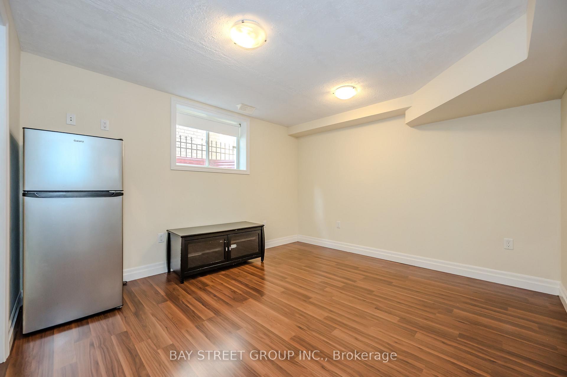 Photo 29 of 30 Samuel Drive, Guelph, Pineridge/Westminster Woods — HOMEH