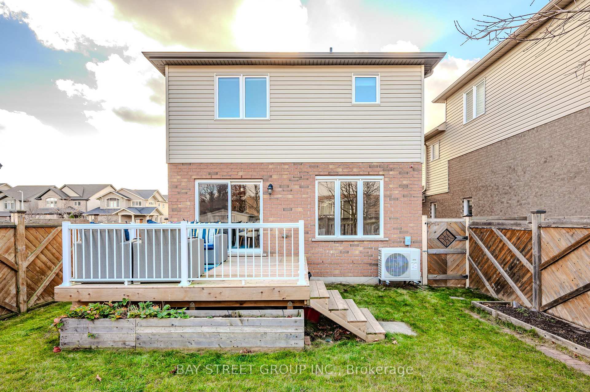 Photo 38 of 30 Samuel Drive, Guelph, Pineridge/Westminster Woods — HOMEH