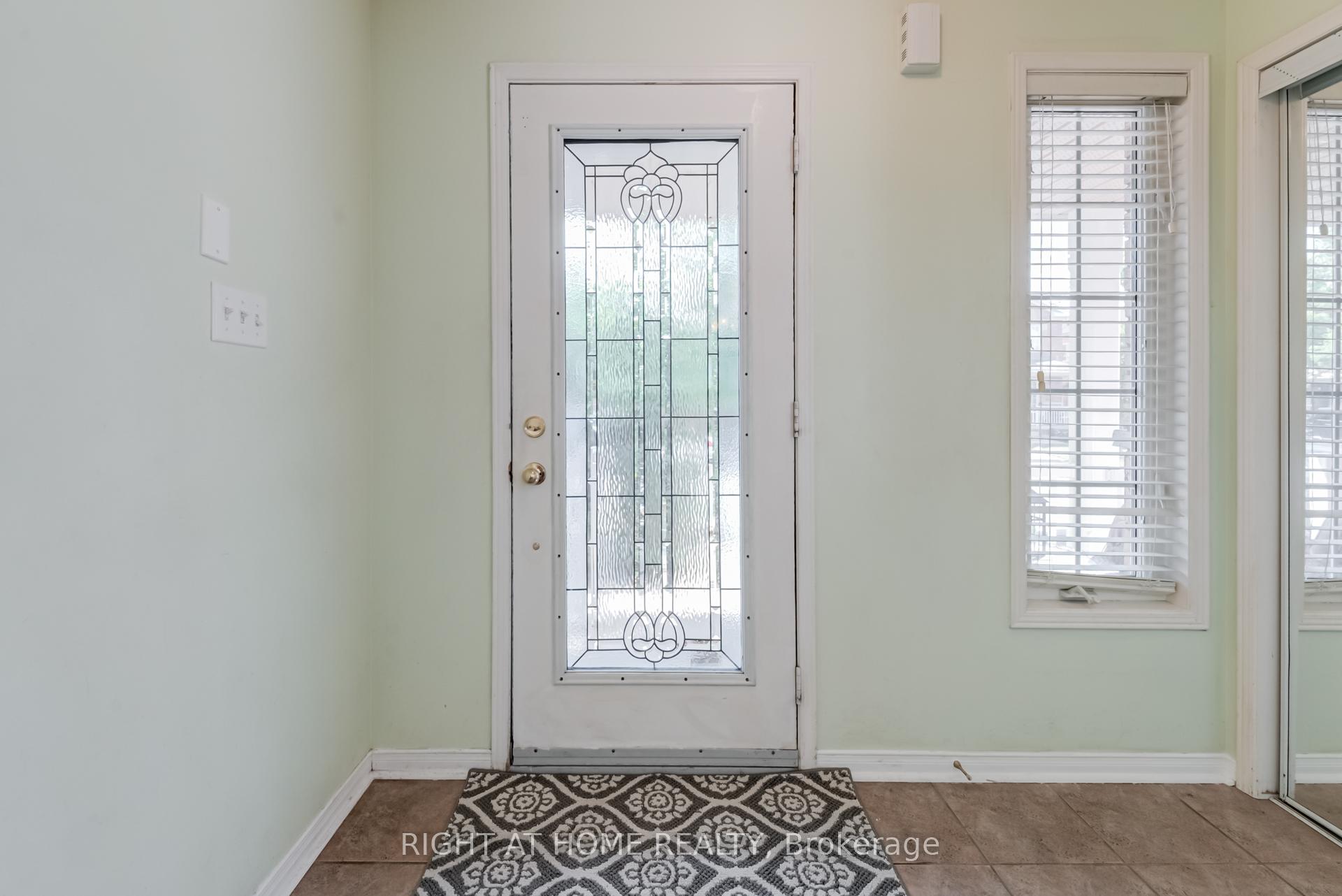 Photo 4 of 12 Joywill Court, Brampton, Fletcher's Meadow — HOMEH