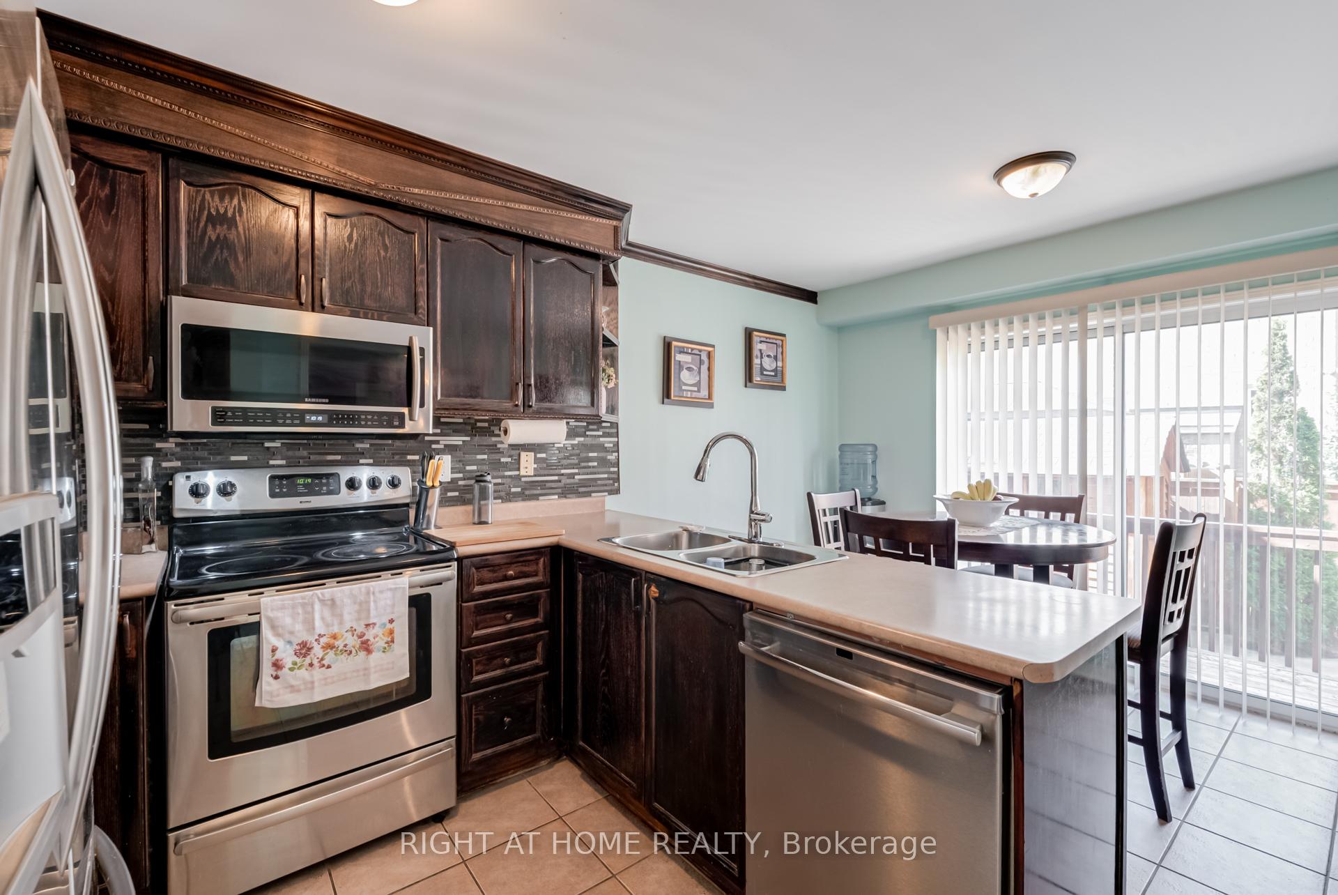 Photo 15 of 12 Joywill Court, Brampton, Fletcher's Meadow — HOMEH