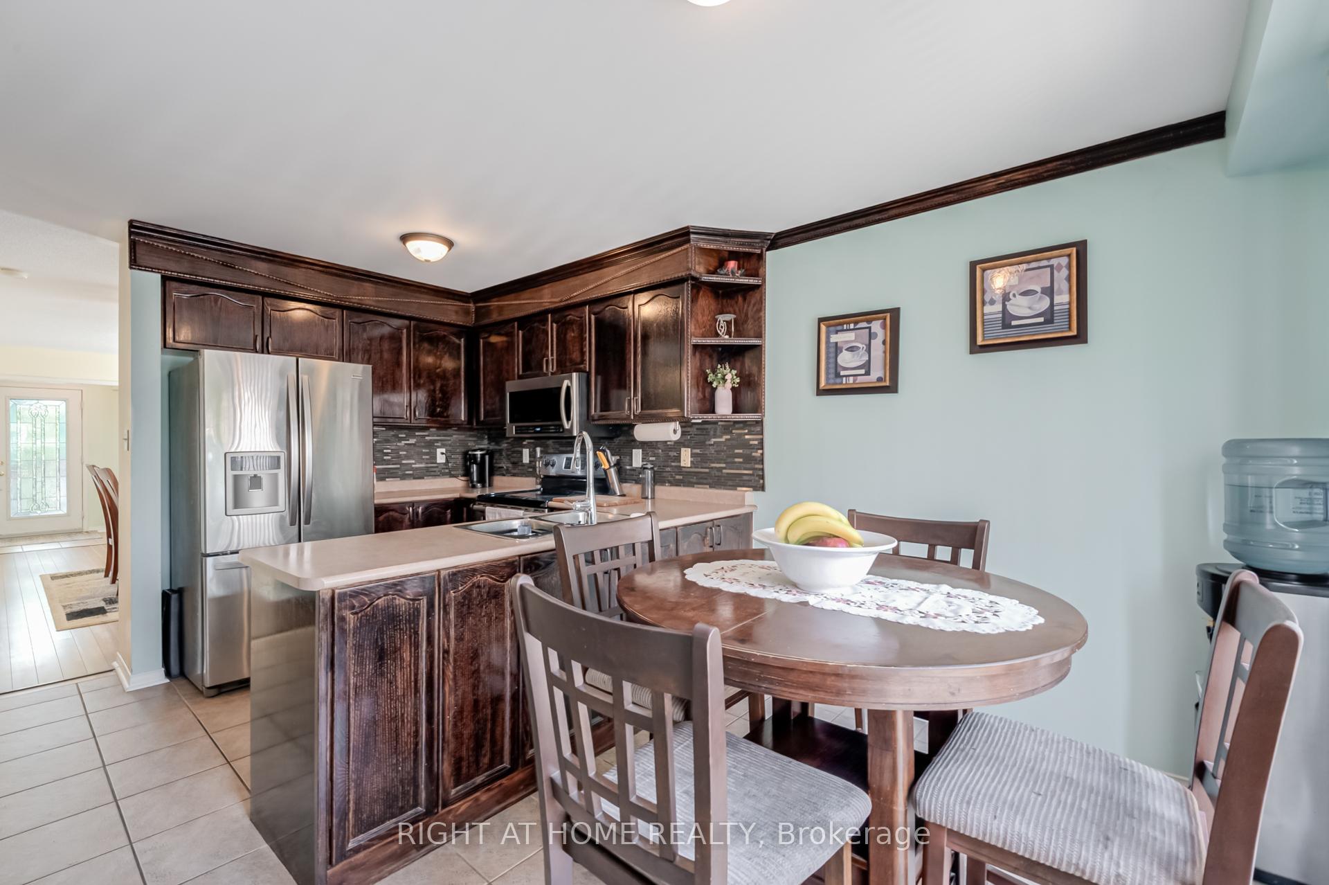 Photo 16 of 12 Joywill Court, Brampton, Fletcher's Meadow — HOMEH