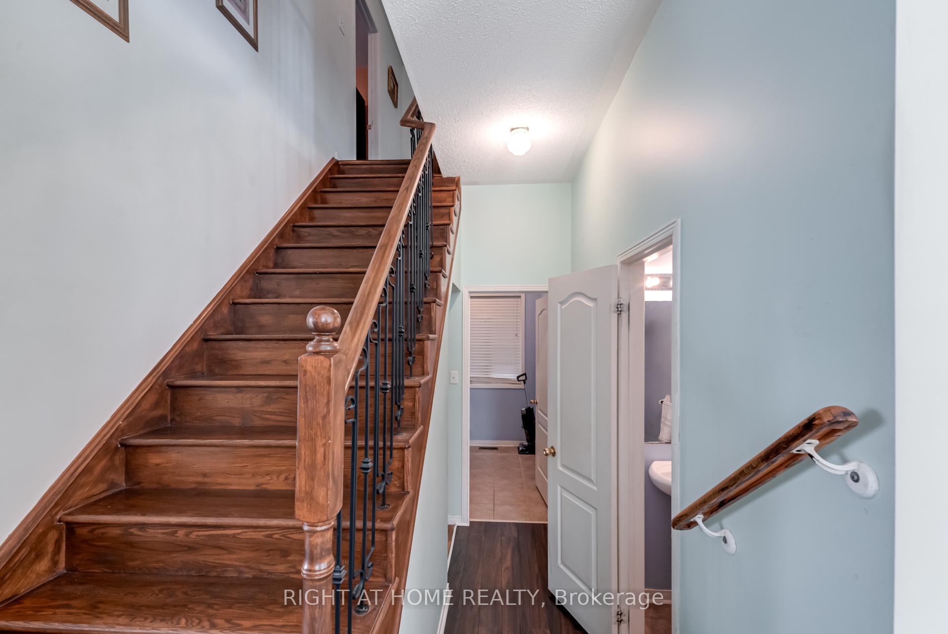 Photo 17 of 12 Joywill Court, Brampton, Fletcher's Meadow — HOMEH