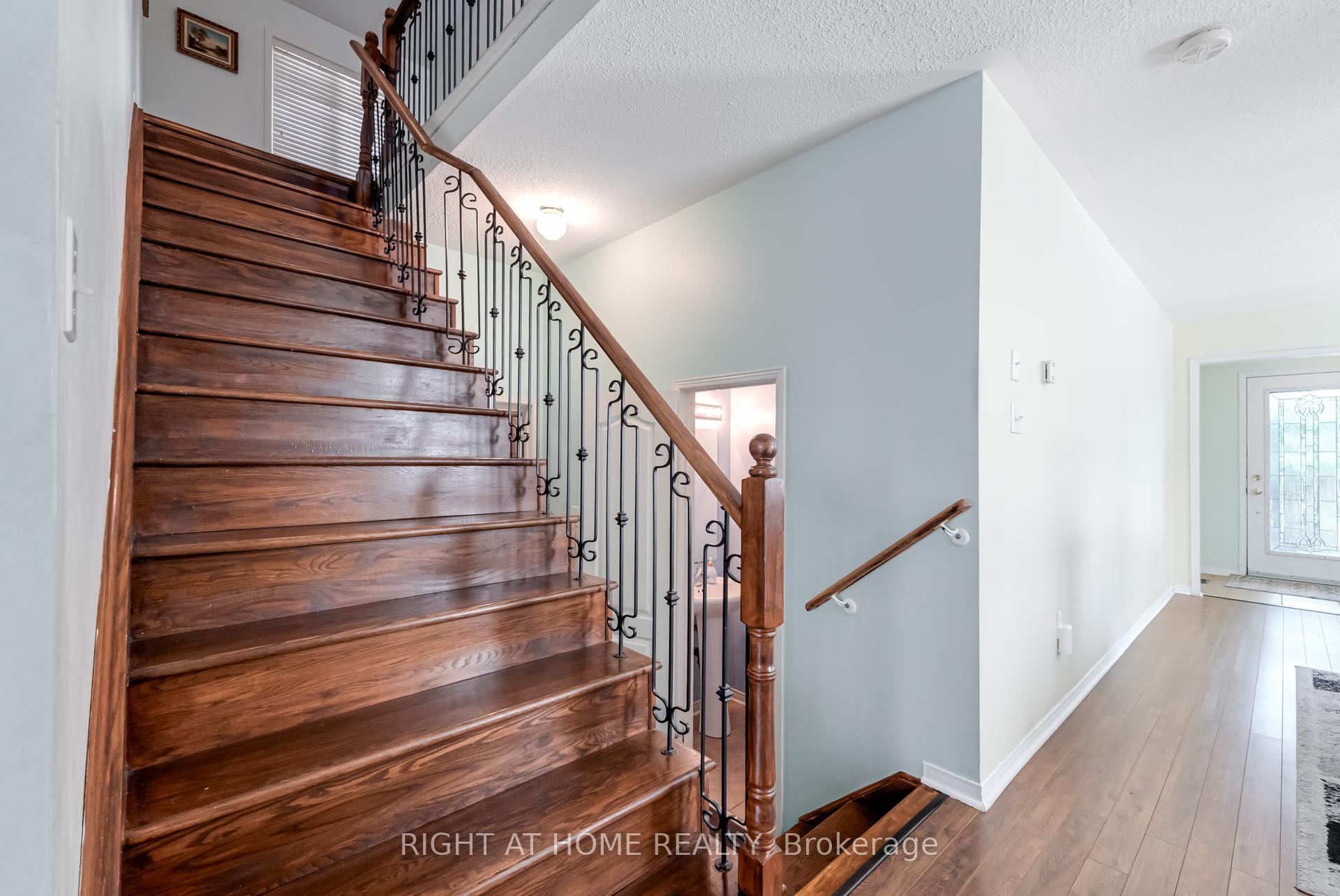 Photo 19 of 12 Joywill Court, Brampton, Fletcher's Meadow — HOMEH