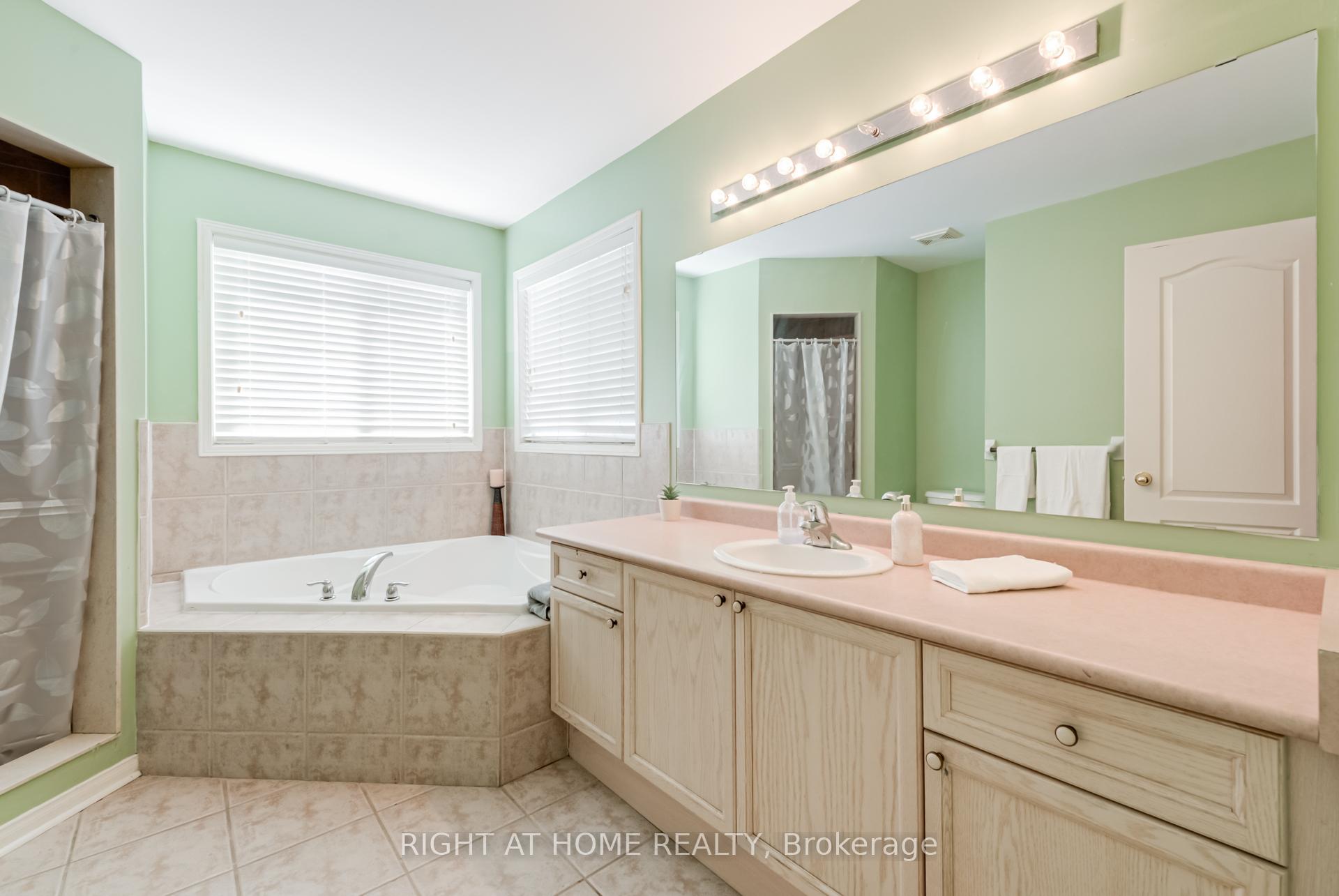 Photo 23 of 12 Joywill Court, Brampton, Fletcher's Meadow — HOMEH