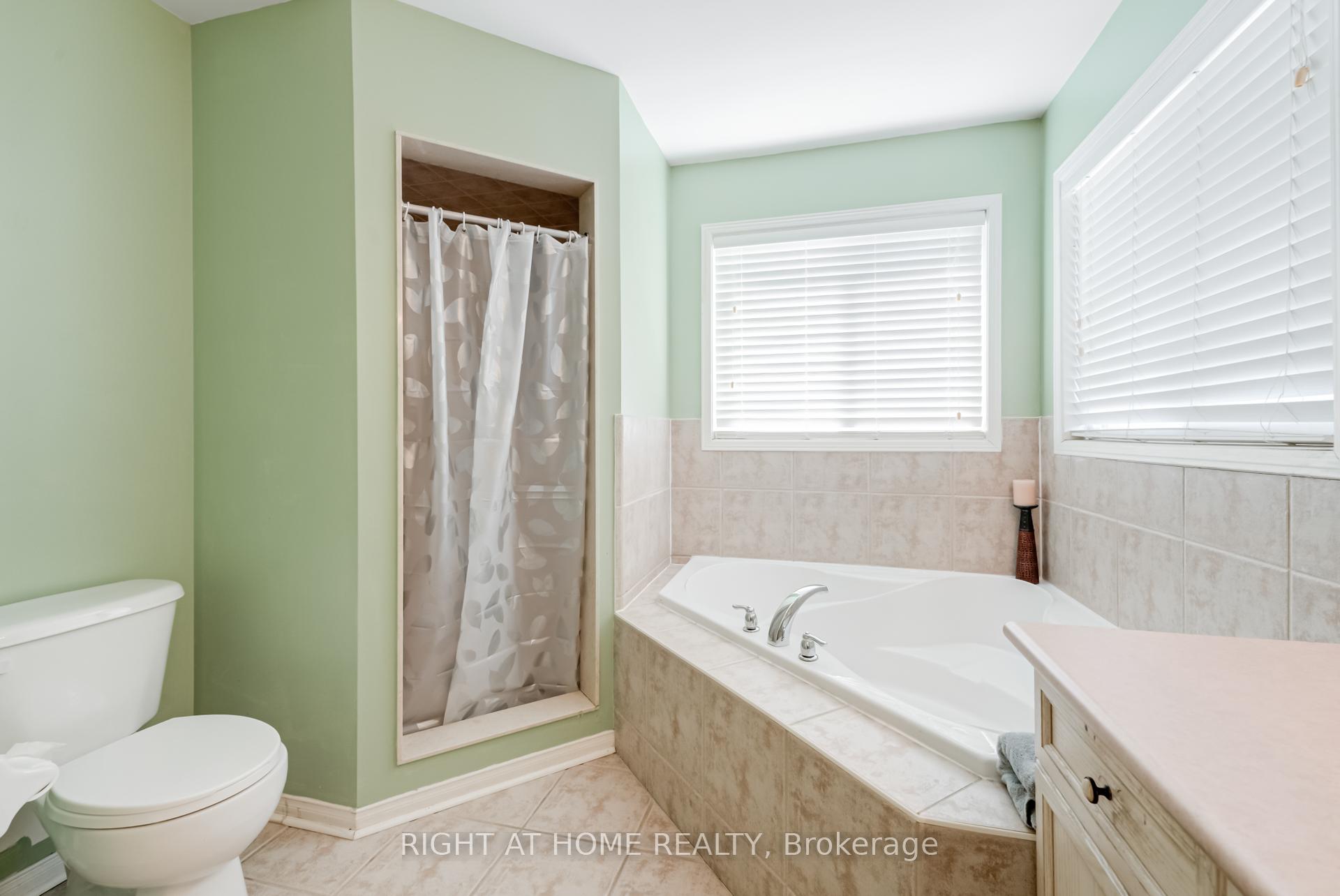 Photo 24 of 12 Joywill Court, Brampton, Fletcher's Meadow — HOMEH