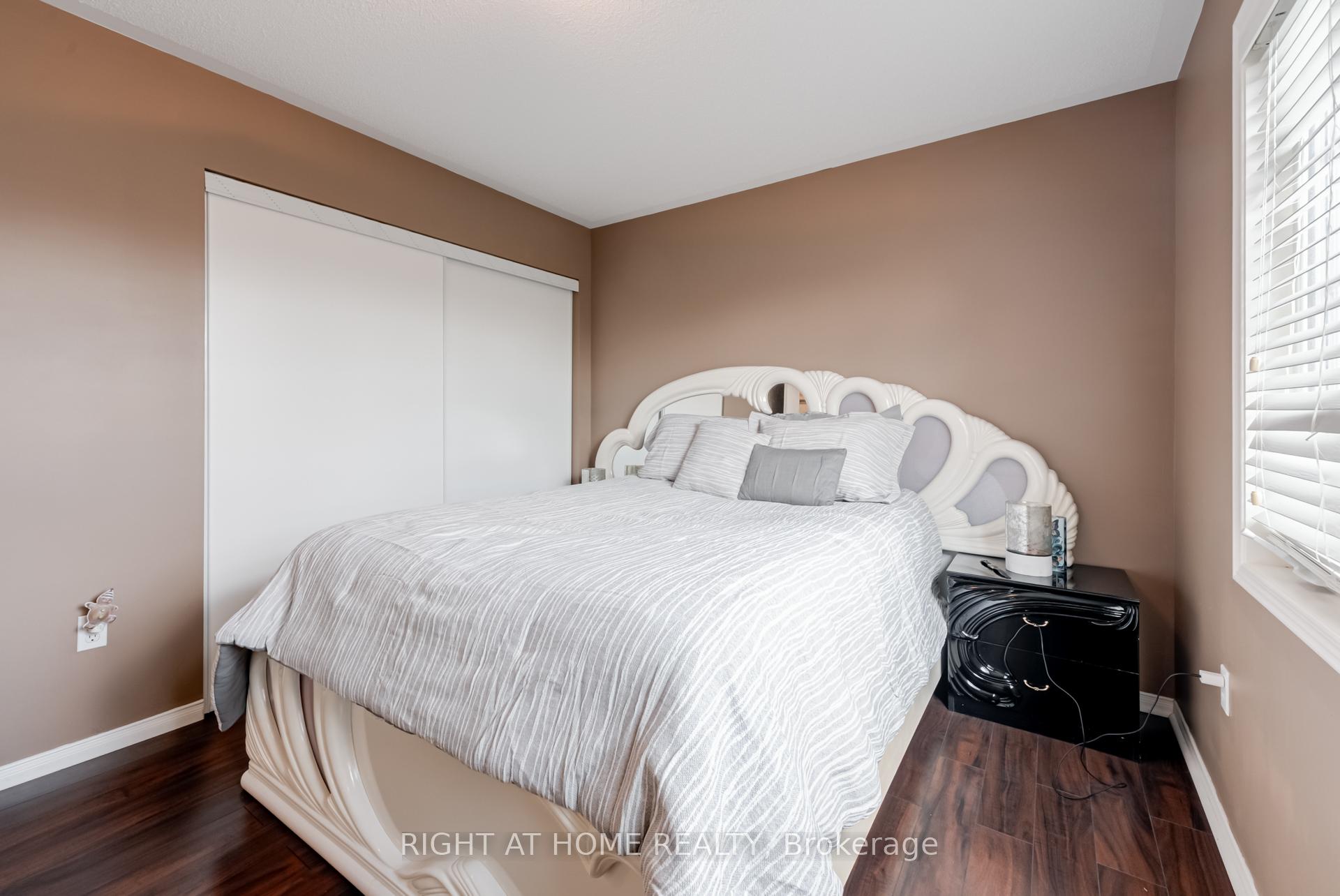 Photo 30 of 12 Joywill Court, Brampton, Fletcher's Meadow — HOMEH