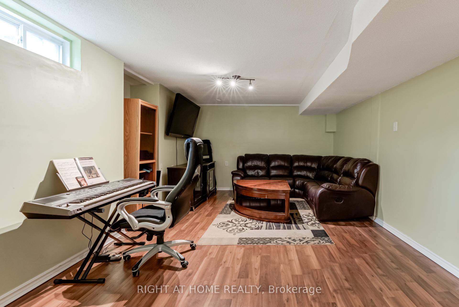 Photo 38 of 12 Joywill Court, Brampton, Fletcher's Meadow — HOMEH