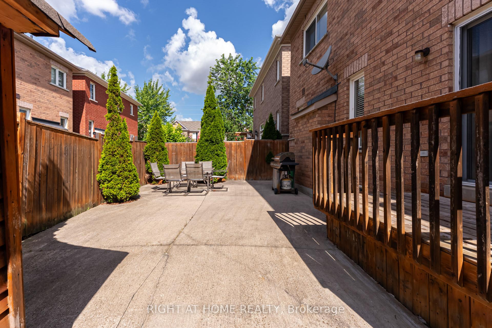 Photo 43 of 12 Joywill Court, Brampton, Fletcher's Meadow — HOMEH