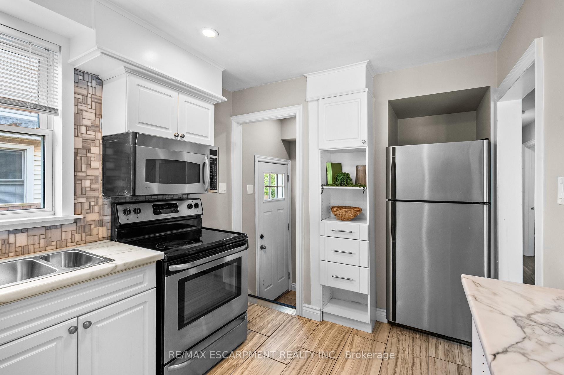 Photo 12 of 78 West 3rd Street, Hamilton, Bonnington — HOMEH