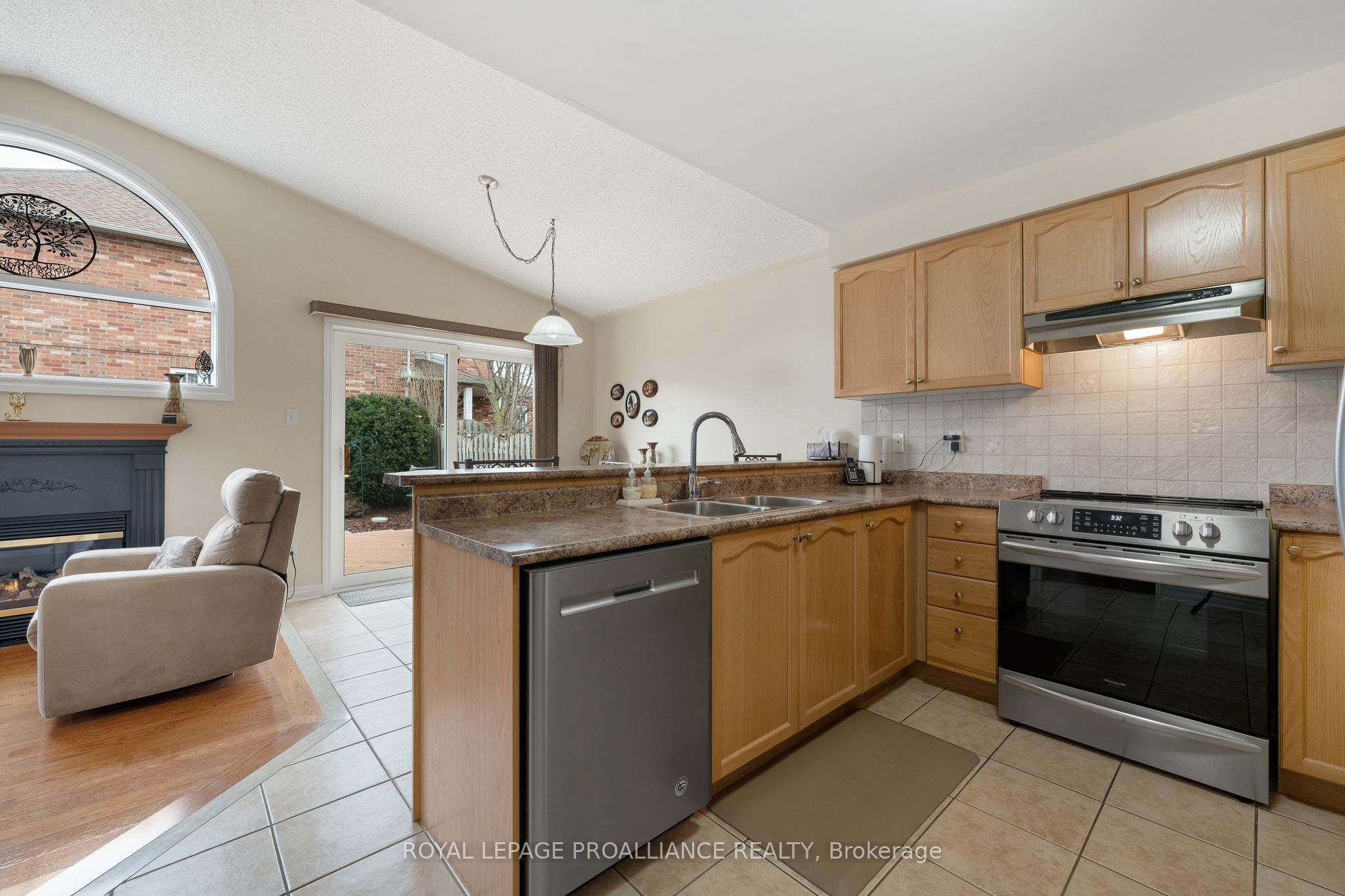 Photo 51 of 1707 Whitestone Drive, Oshawa, Samac — HOMEH