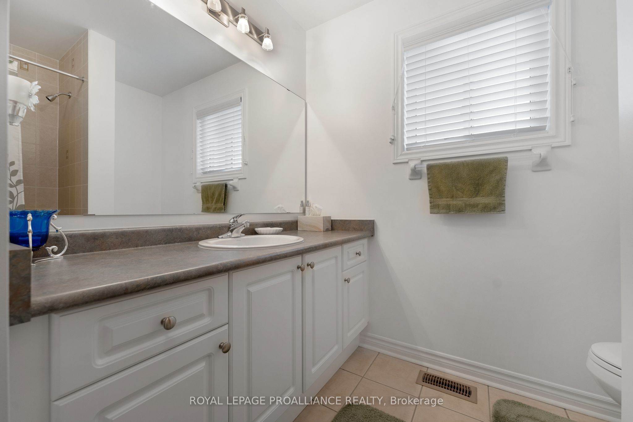 Photo 68 of 1707 Whitestone Drive, Oshawa, Samac — HOMEH