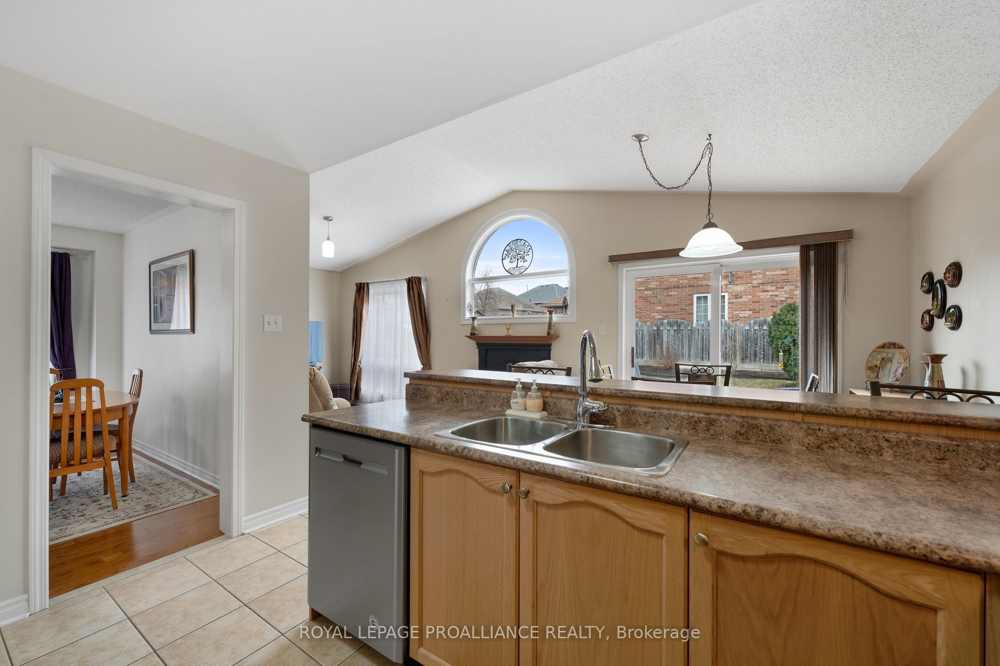 Photo 52 of 1707 Whitestone Drive, Oshawa, Samac — HOMEH