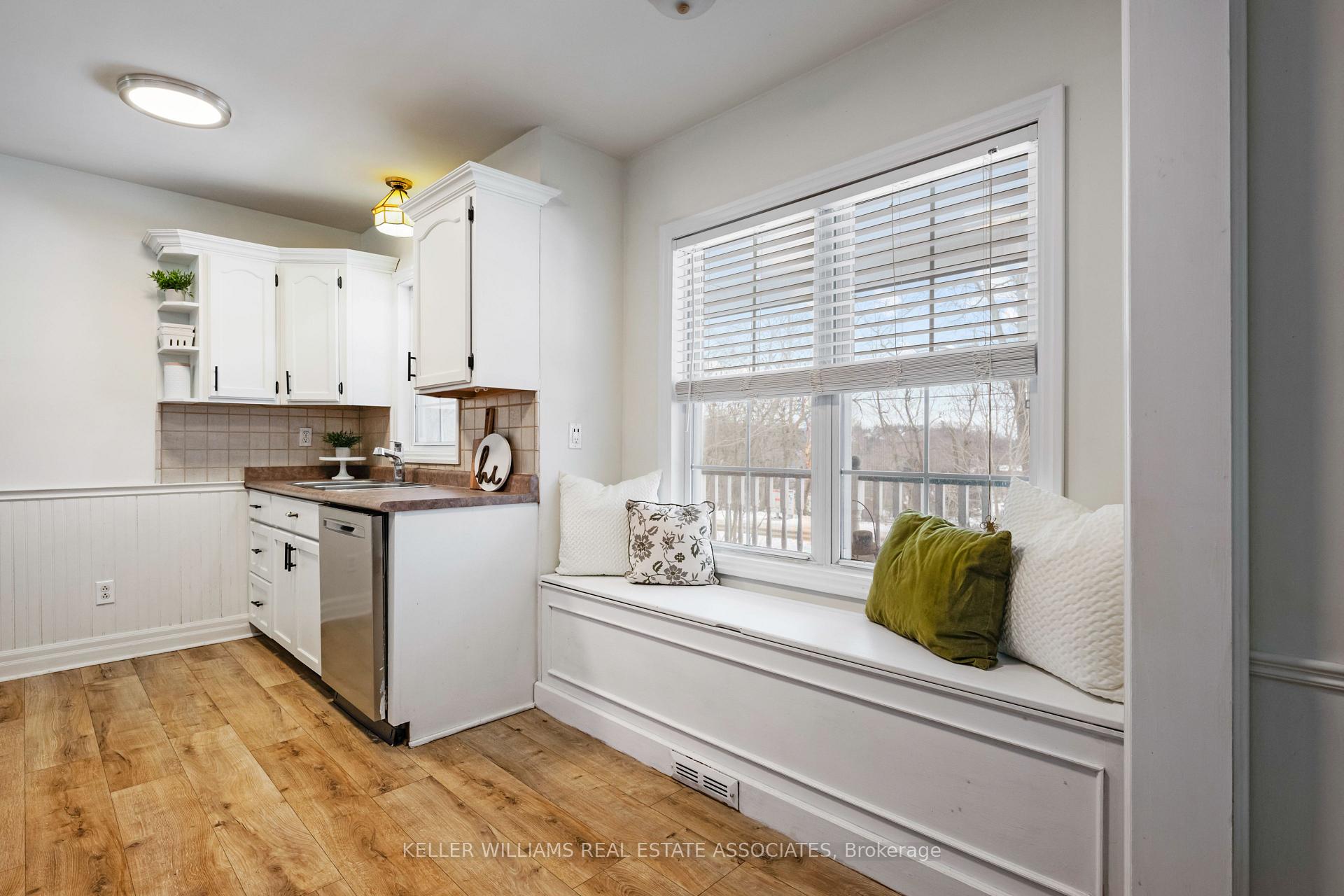 Photo 9 of 22 Mountain Street, Halton Hills, Glen Williams — HOMEH