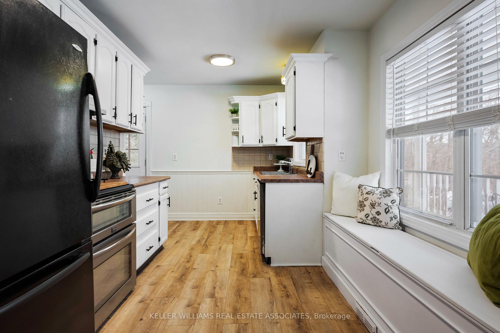 Photo 11 of 22 Mountain Street, Halton Hills, Glen Williams — HOMEH