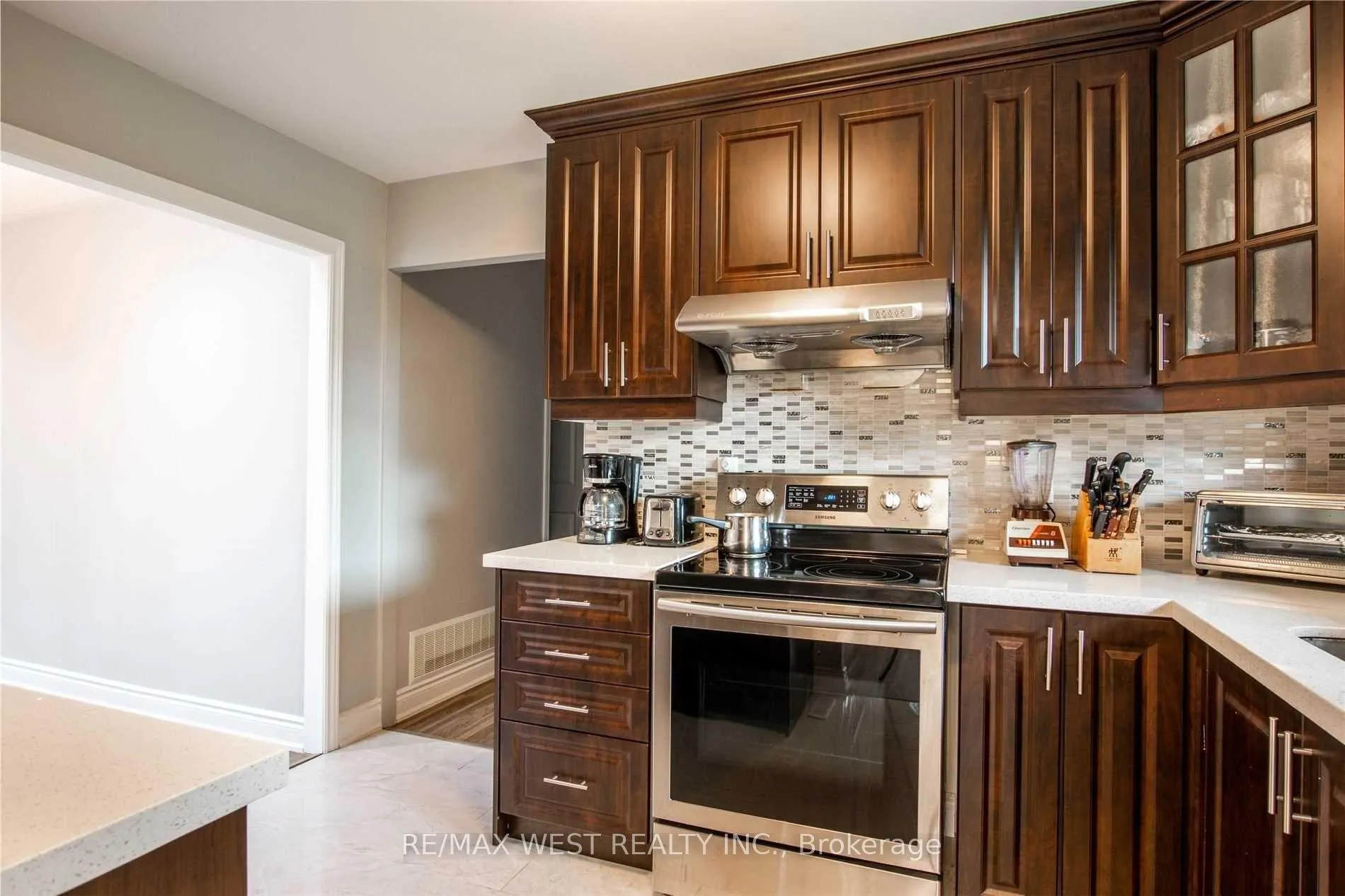 Photo 1 of 24 Gable Drive, Brampton, Madoc — HOMEH