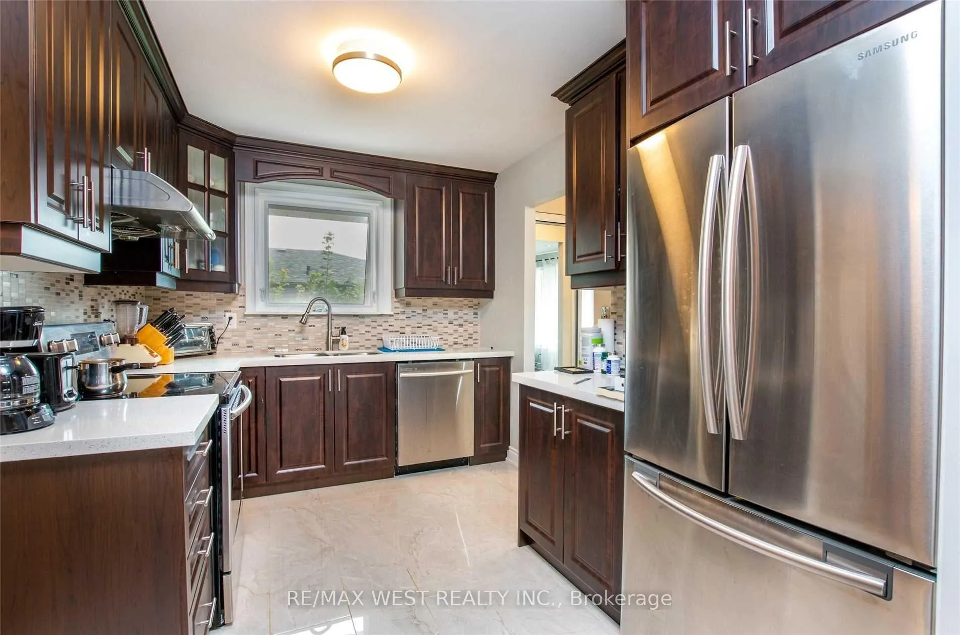 Photo 2 of 24 Gable Drive, Brampton, Madoc — HOMEH