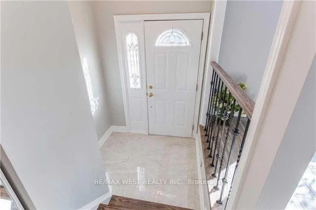 Photo 5 of 24 Gable Drive, Brampton, Madoc — HOMEH