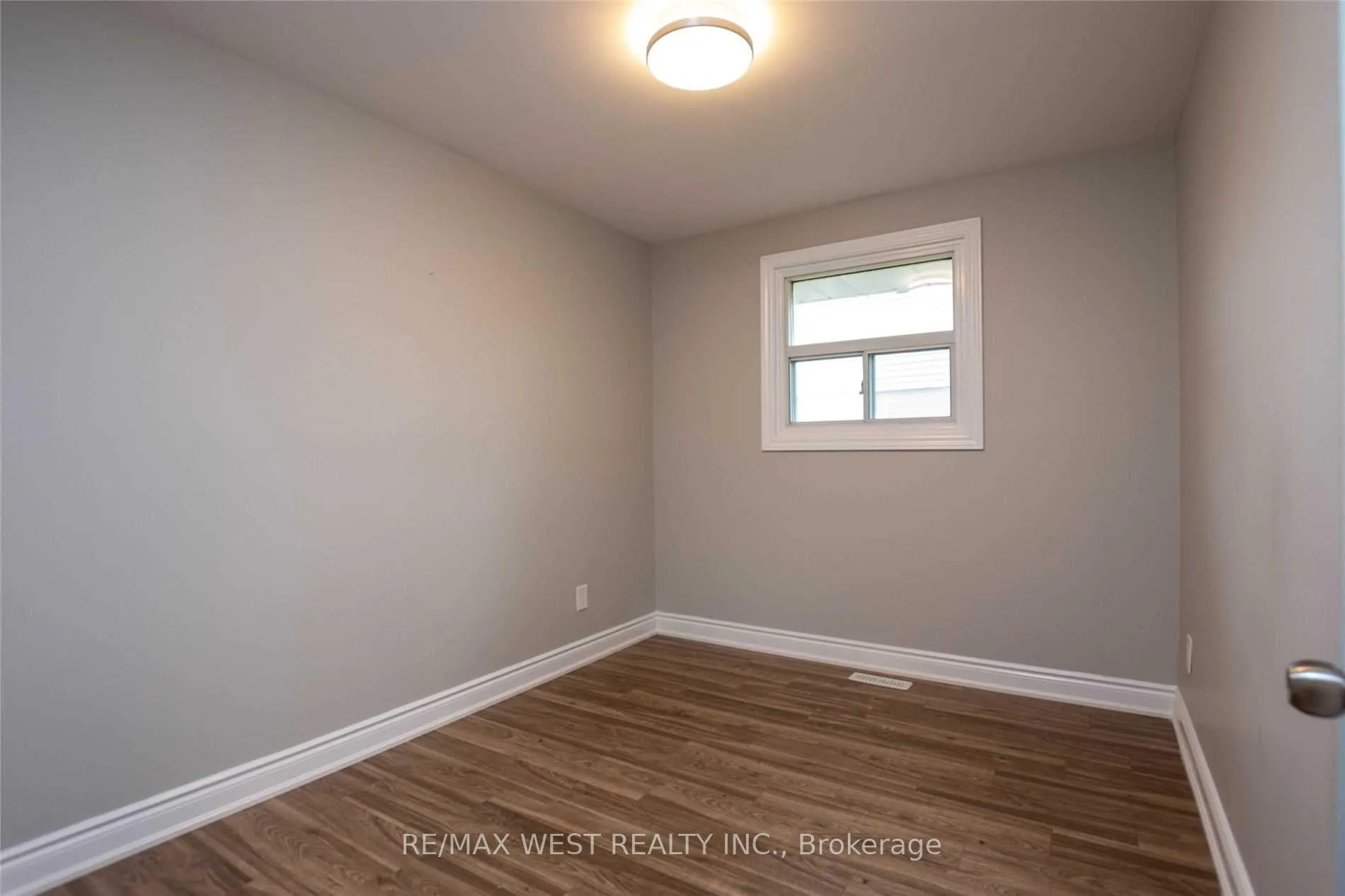 Photo 11 of 24 Gable Drive, Brampton, Madoc — HOMEH