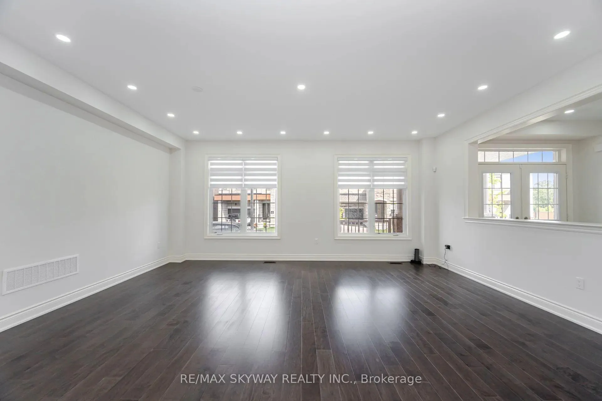 Photo 7 of 68 Pond View Gate, Hamilton, Waterdown — HOMEH