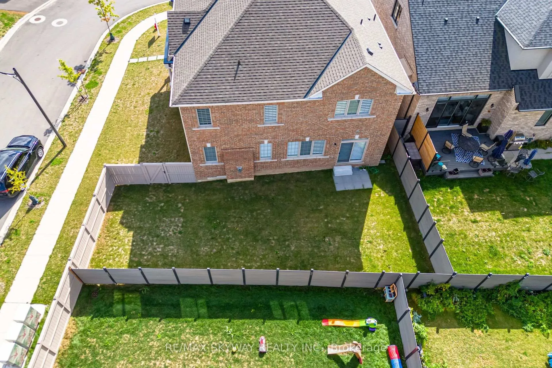 Photo 40 of 68 Pond View Gate, Hamilton, Waterdown — HOMEH