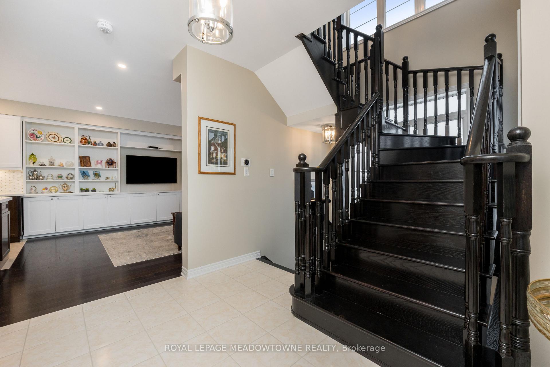 Photo 6 of 2 Sierra Crescent, Halton Hills, Georgetown — HOMEH