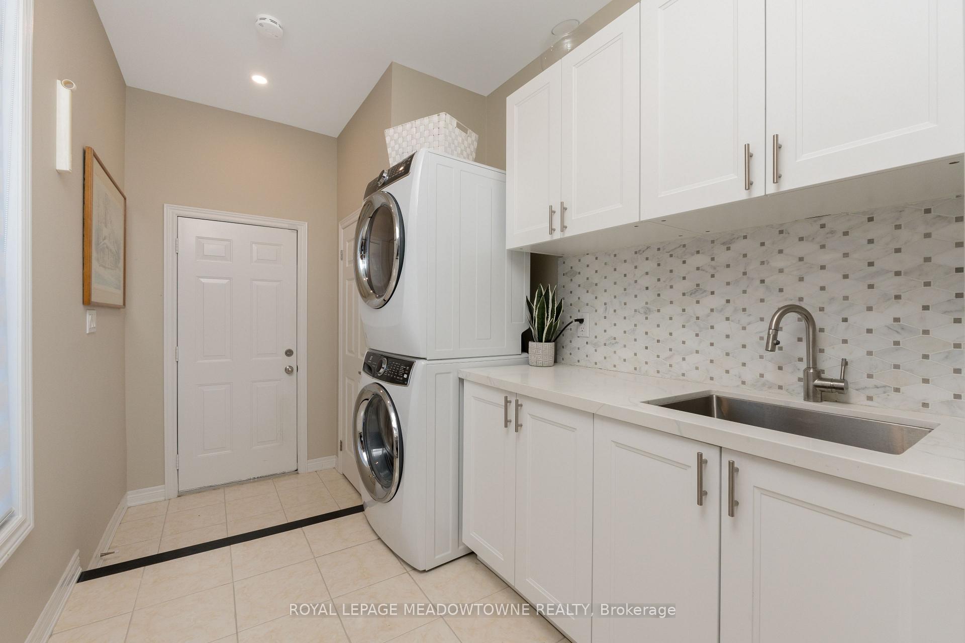 Photo 17 of 2 Sierra Crescent, Halton Hills, Georgetown — HOMEH