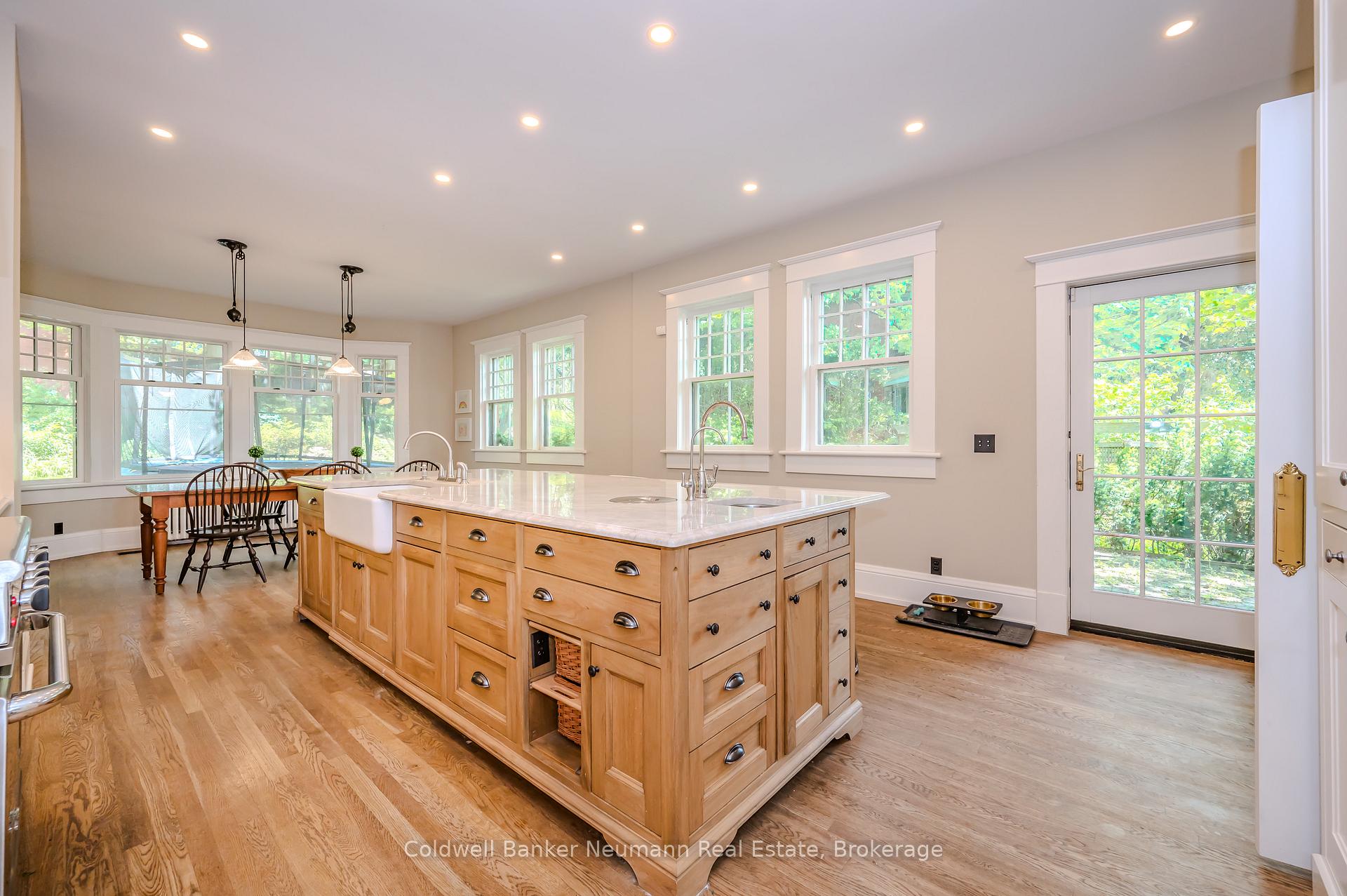 Photo 11 of 35 Queen Street, Guelph, St. George's — HOMEH