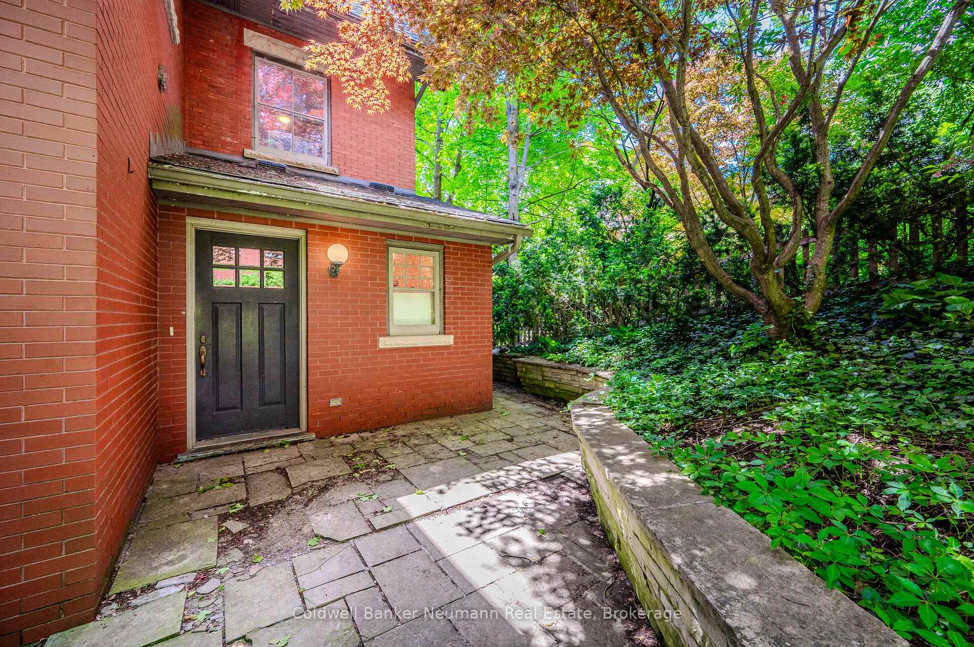 Photo 37 of 35 Queen Street, Guelph, St. George's — HOMEH