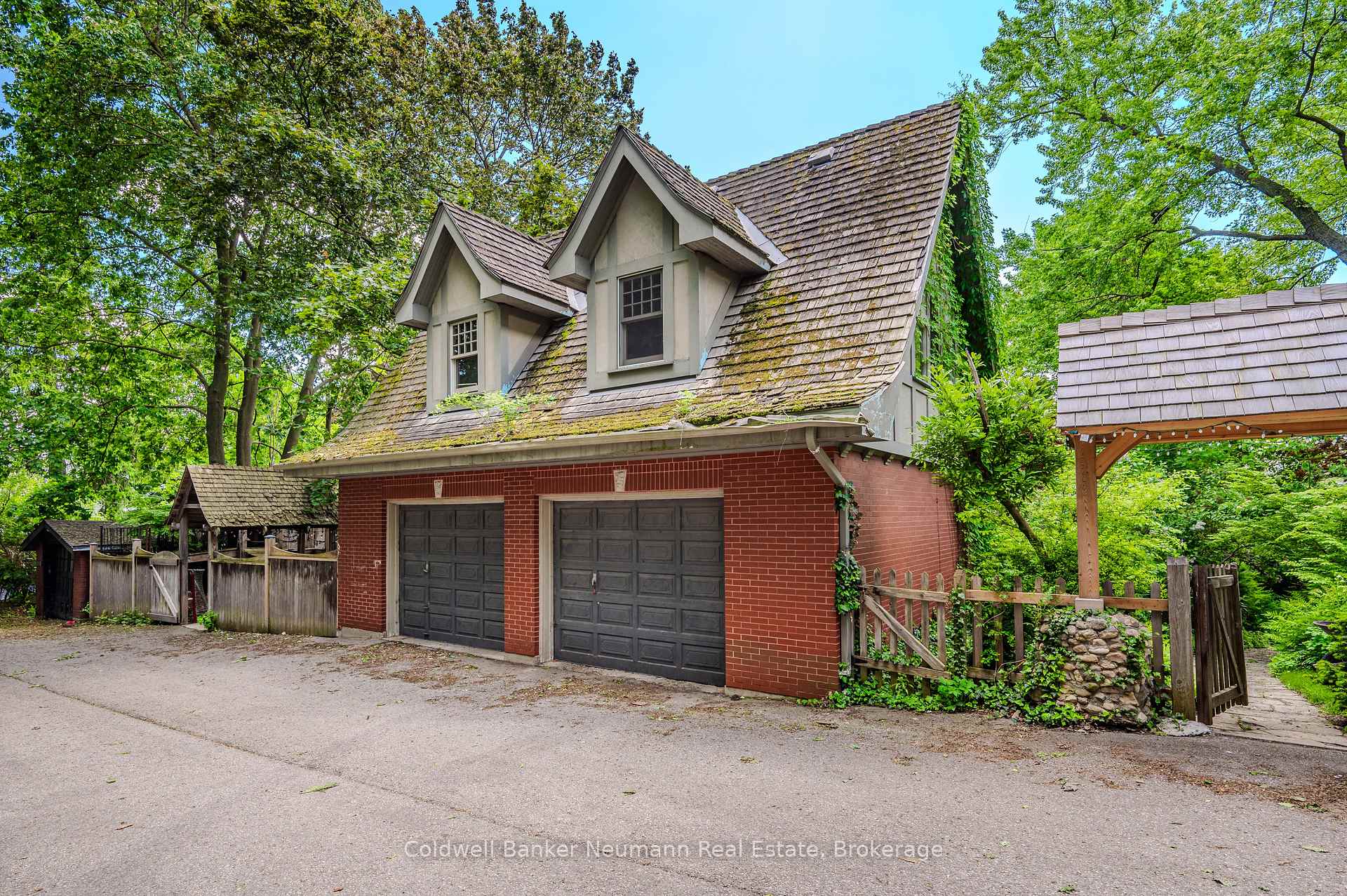 Photo 43 of 35 Queen Street, Guelph, St. George's — HOMEH