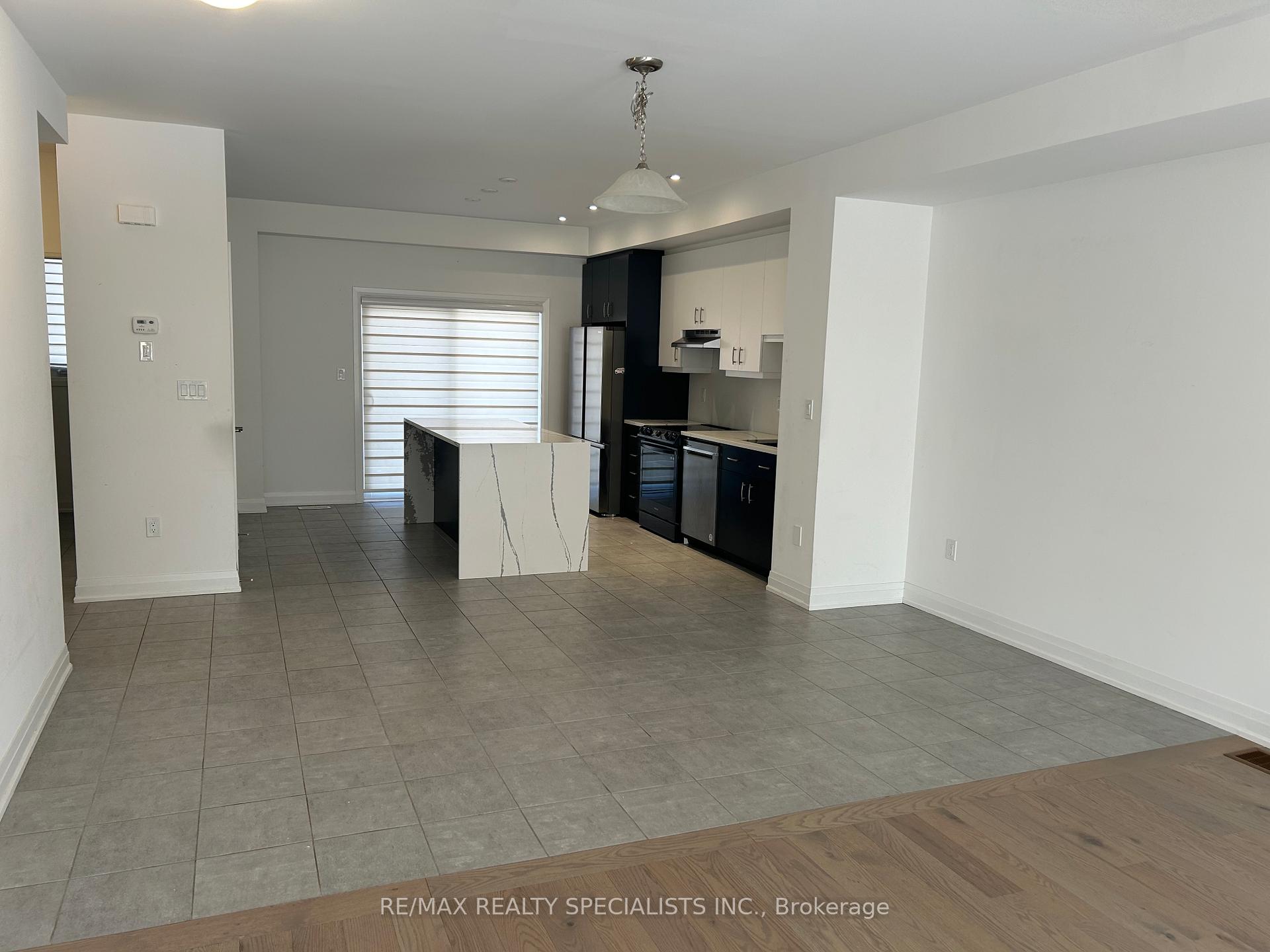 Photo 3 of 93 Windtree Way W, Halton Hills, Georgetown — HOMEH
