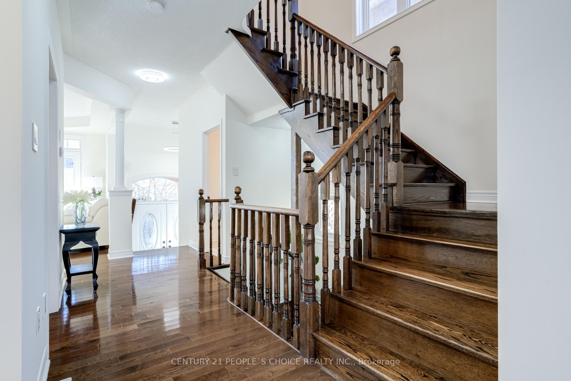 Photo 2 of 25 Fahey Drive, Brampton, Bram West — HOMEH