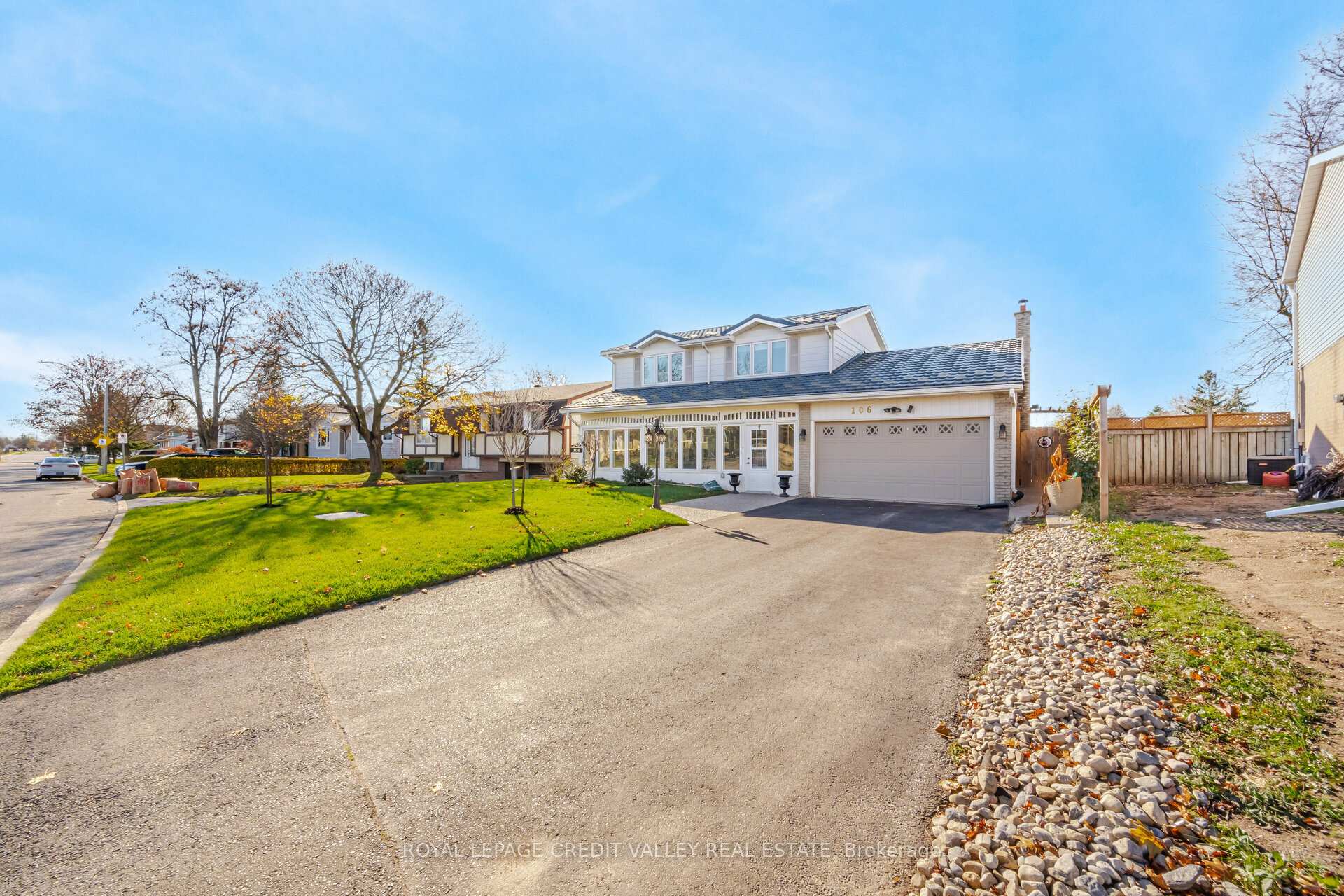 Photo 3 of 106 Acton Boulevard, Halton Hills, Acton — HOMEH