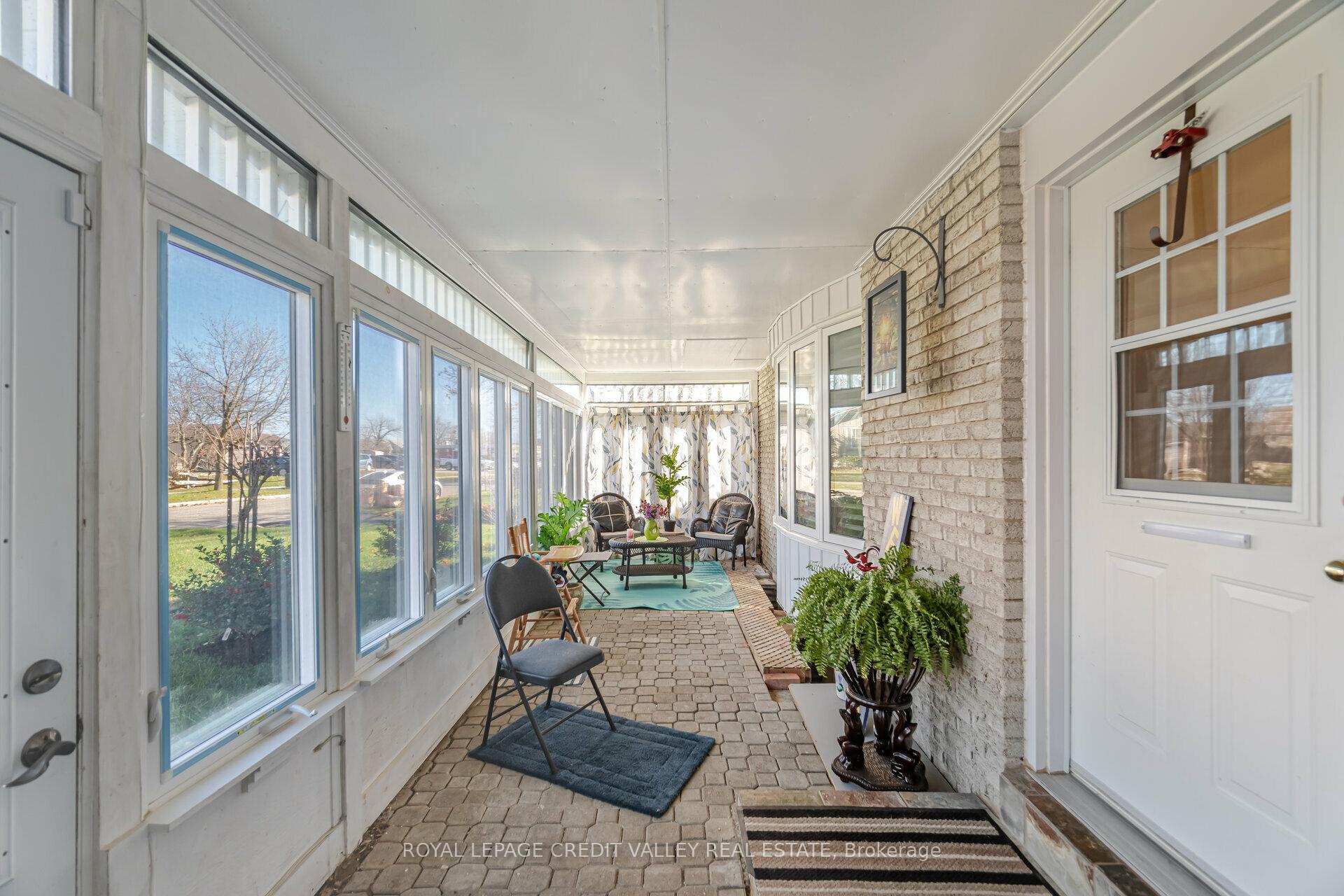 Photo 4 of 106 Acton Boulevard, Halton Hills, Acton — HOMEH