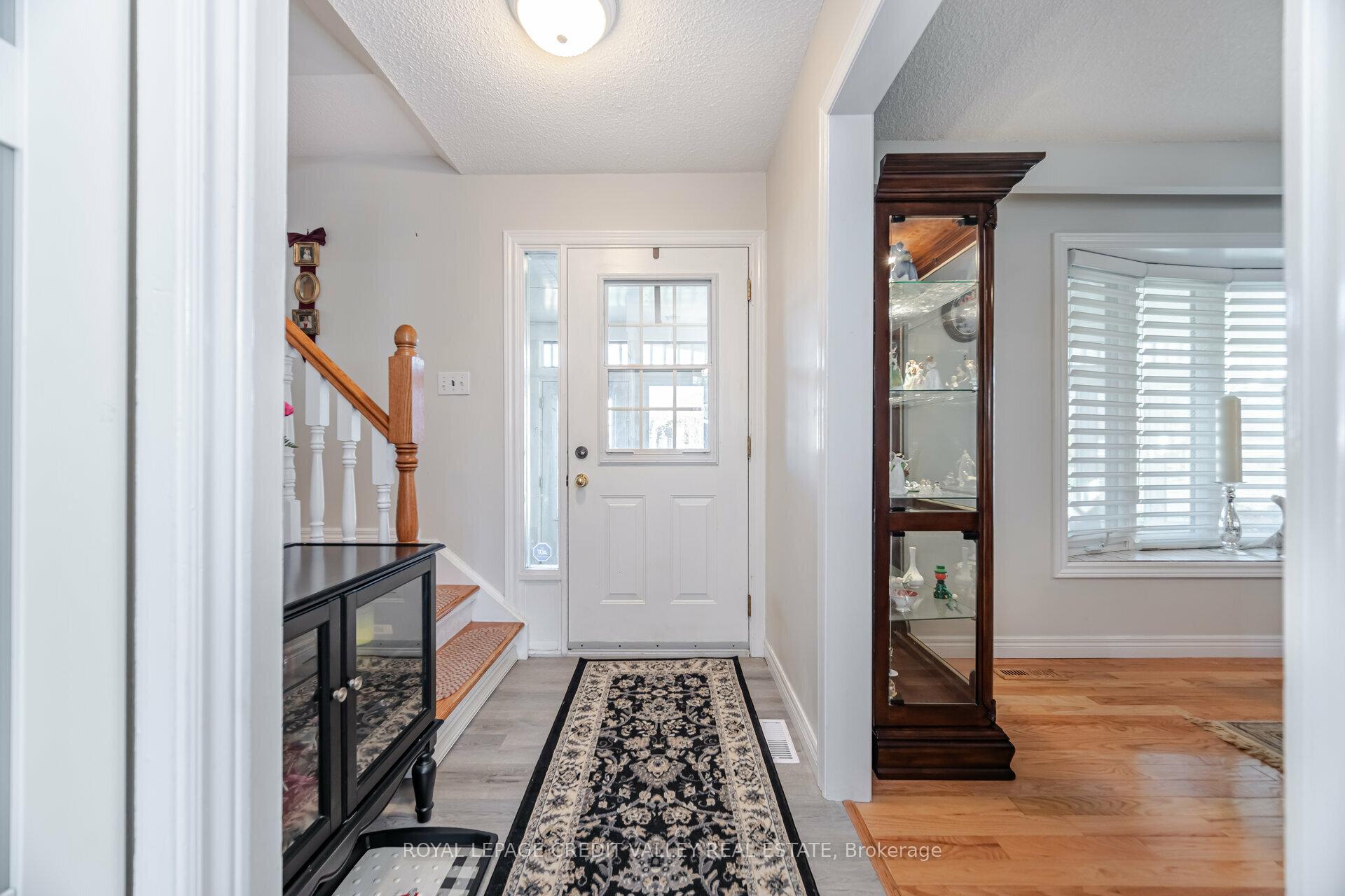 Photo 5 of 106 Acton Boulevard, Halton Hills, Acton — HOMEH