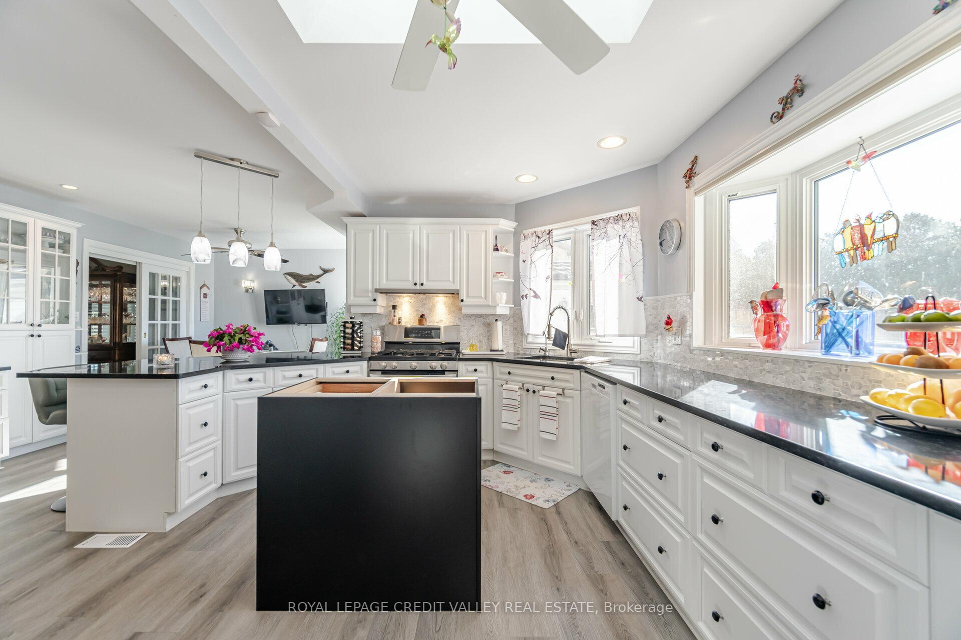 Photo 13 of 106 Acton Boulevard, Halton Hills, Acton — HOMEH
