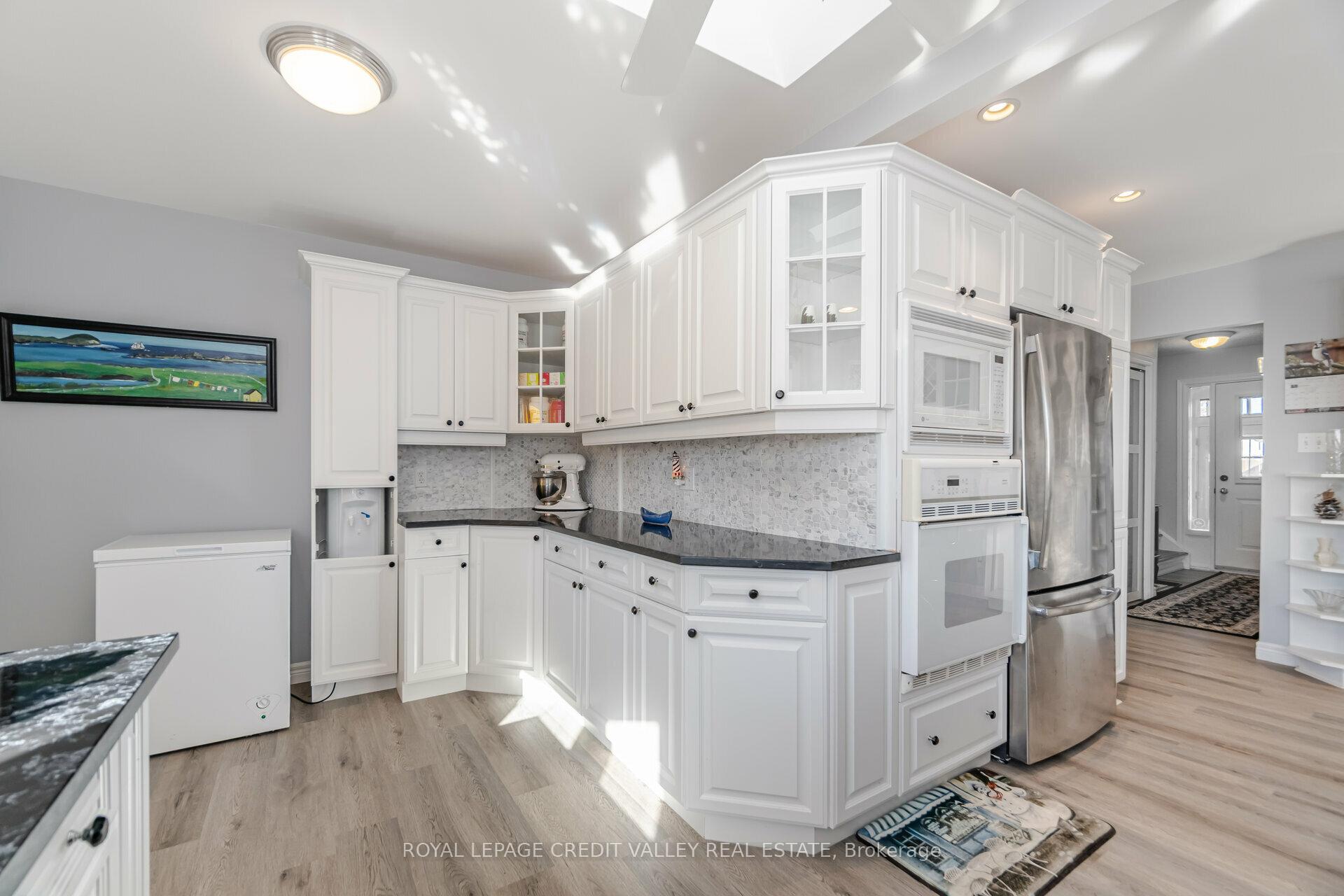 Photo 14 of 106 Acton Boulevard, Halton Hills, Acton — HOMEH