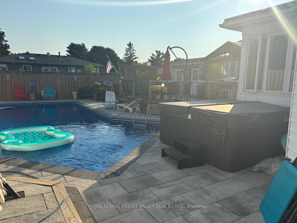 Photo 39 of 106 Acton Boulevard, Halton Hills, Acton — HOMEH