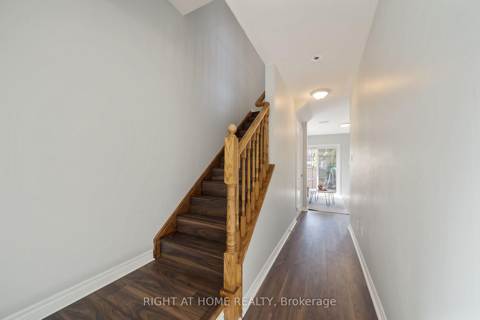 Photo 4 of 53 Ferris Square, Clarington, Courtice — HOMEH