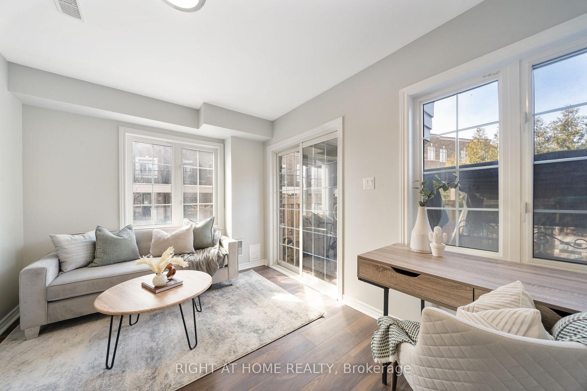 Photo 5 of 53 Ferris Square, Clarington, Courtice — HOMEH