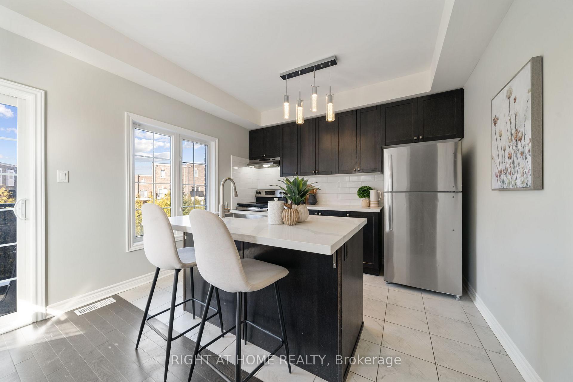 Photo 9 of 53 Ferris Square, Clarington, Courtice — HOMEH