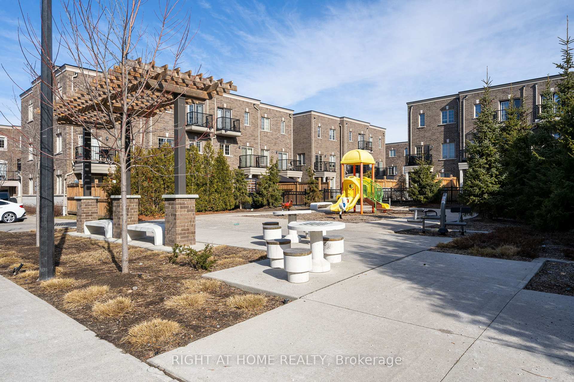 Photo 36 of 53 Ferris Square, Clarington, Courtice — HOMEH